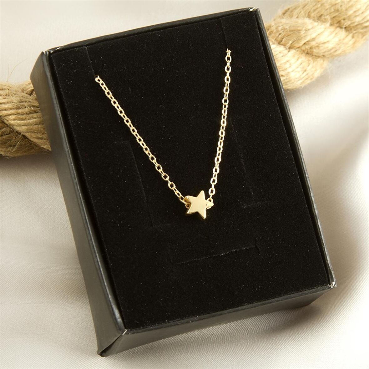 Yıldız Kutulu Kolye