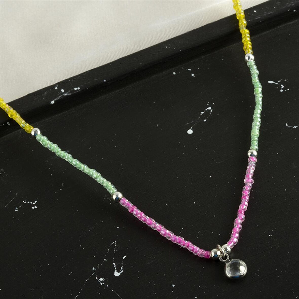 Renkli Kum Boncuk Taşlı Kolye