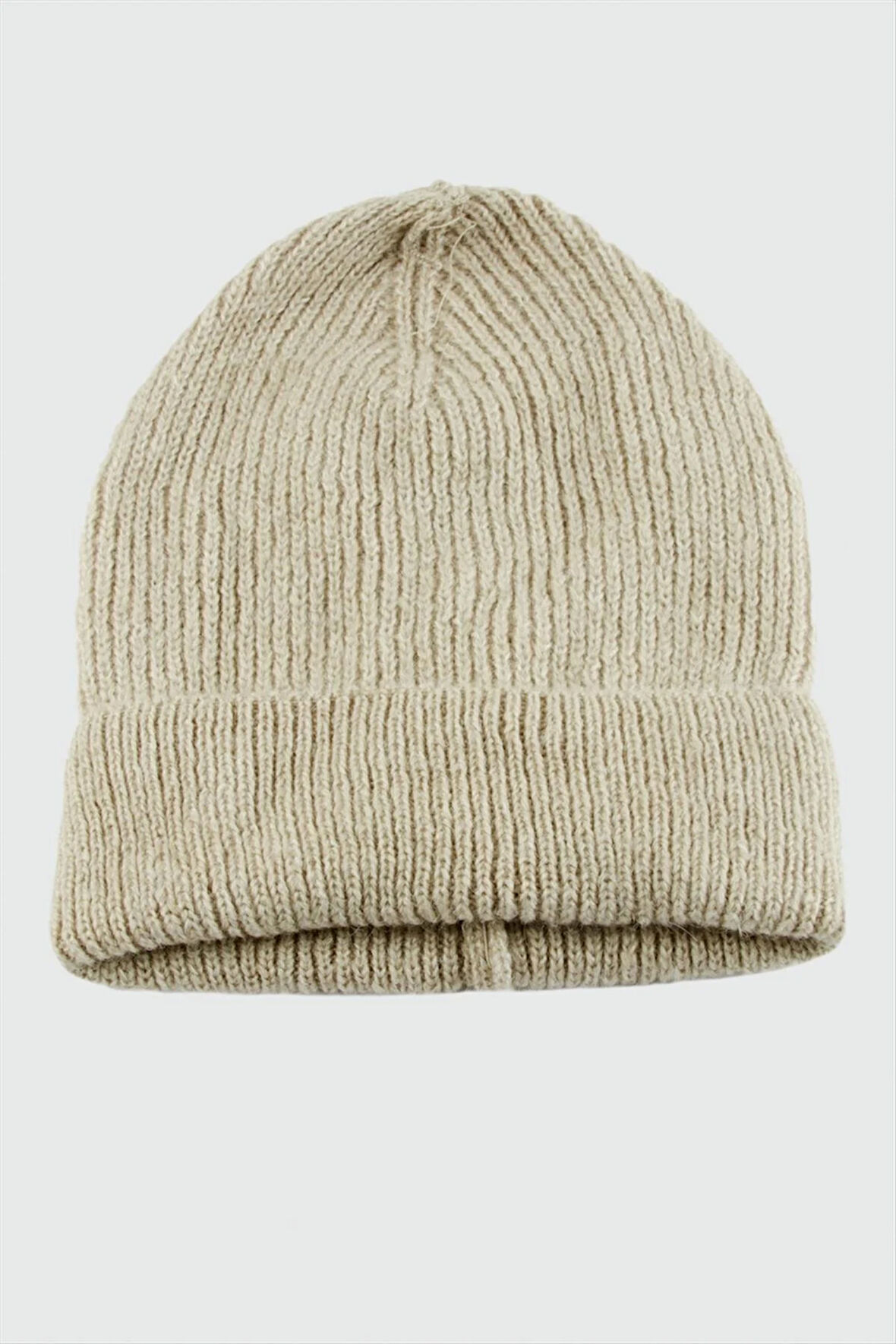 Katlamalı kadın Bere