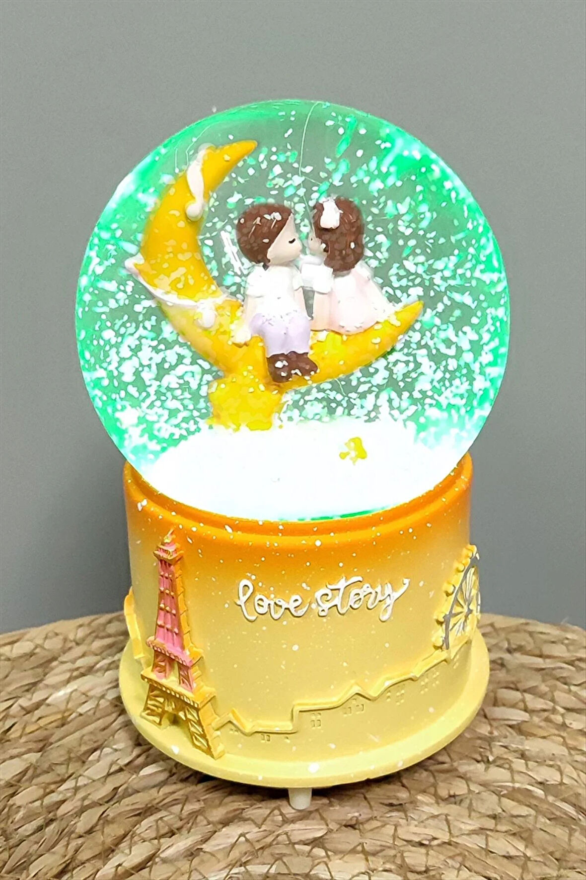 Sevgili Çift Hilal Pilli Müzikli Işıklı Kar Küresi (Büyük Boy)