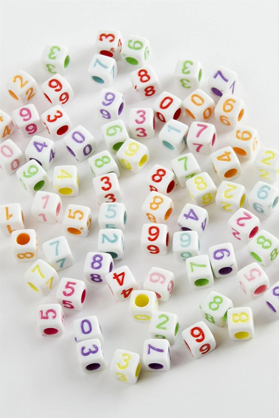 6*6 mm Karışık Renkli Rakam Küp Boncuk 500 gram