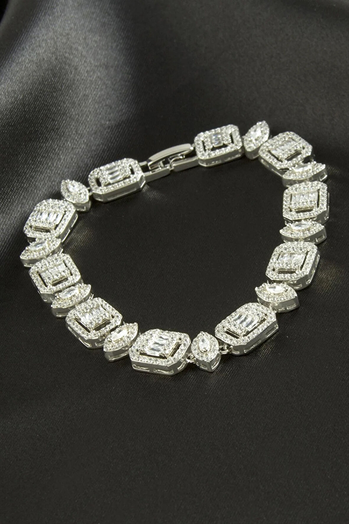 Baget  Taşlı Lüks Çelik Bileklik