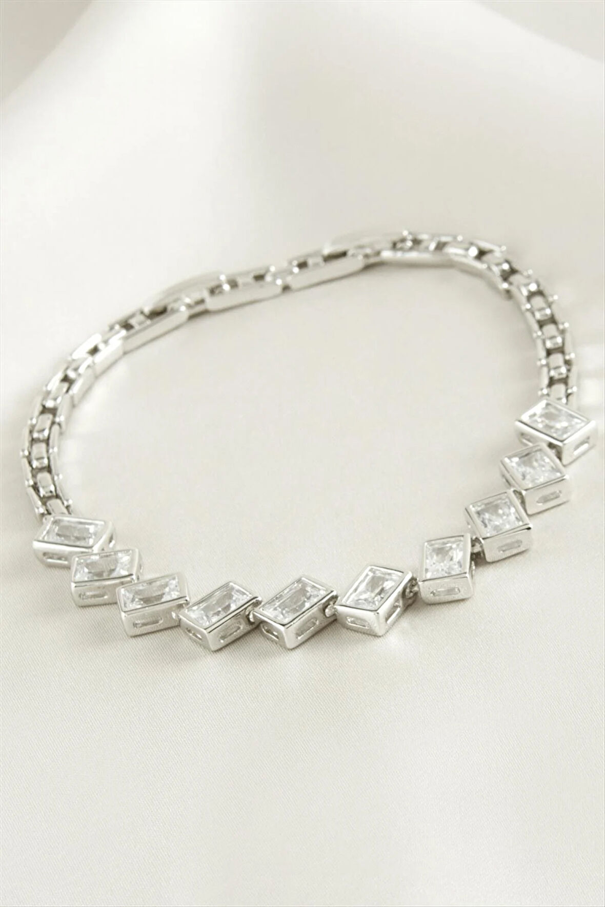 Xuping Dikdörtgen Zirkon Taşlı Lüks Çelik Bileklik