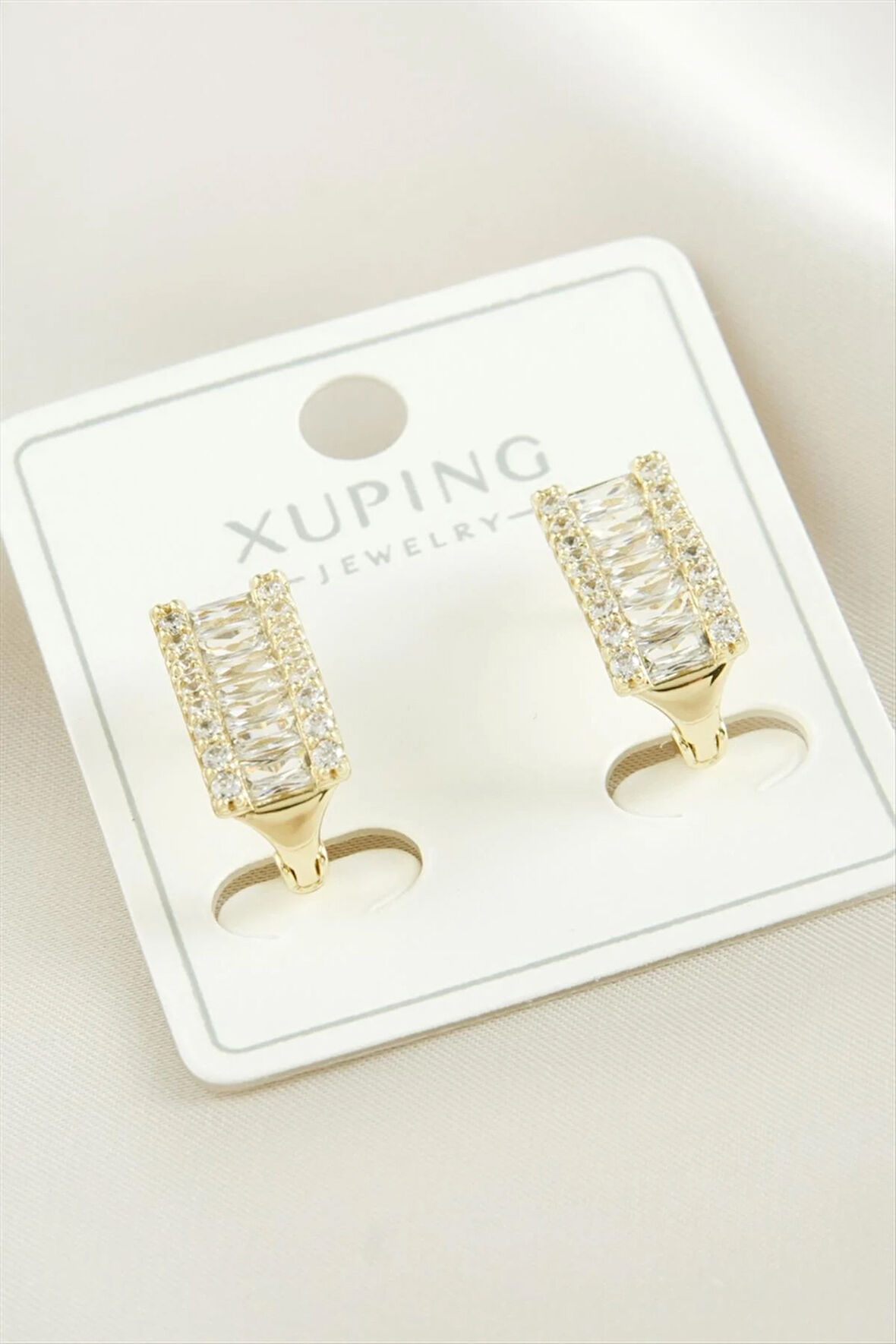 Xuping Baget Taşlı Lüks Çelik Küpe