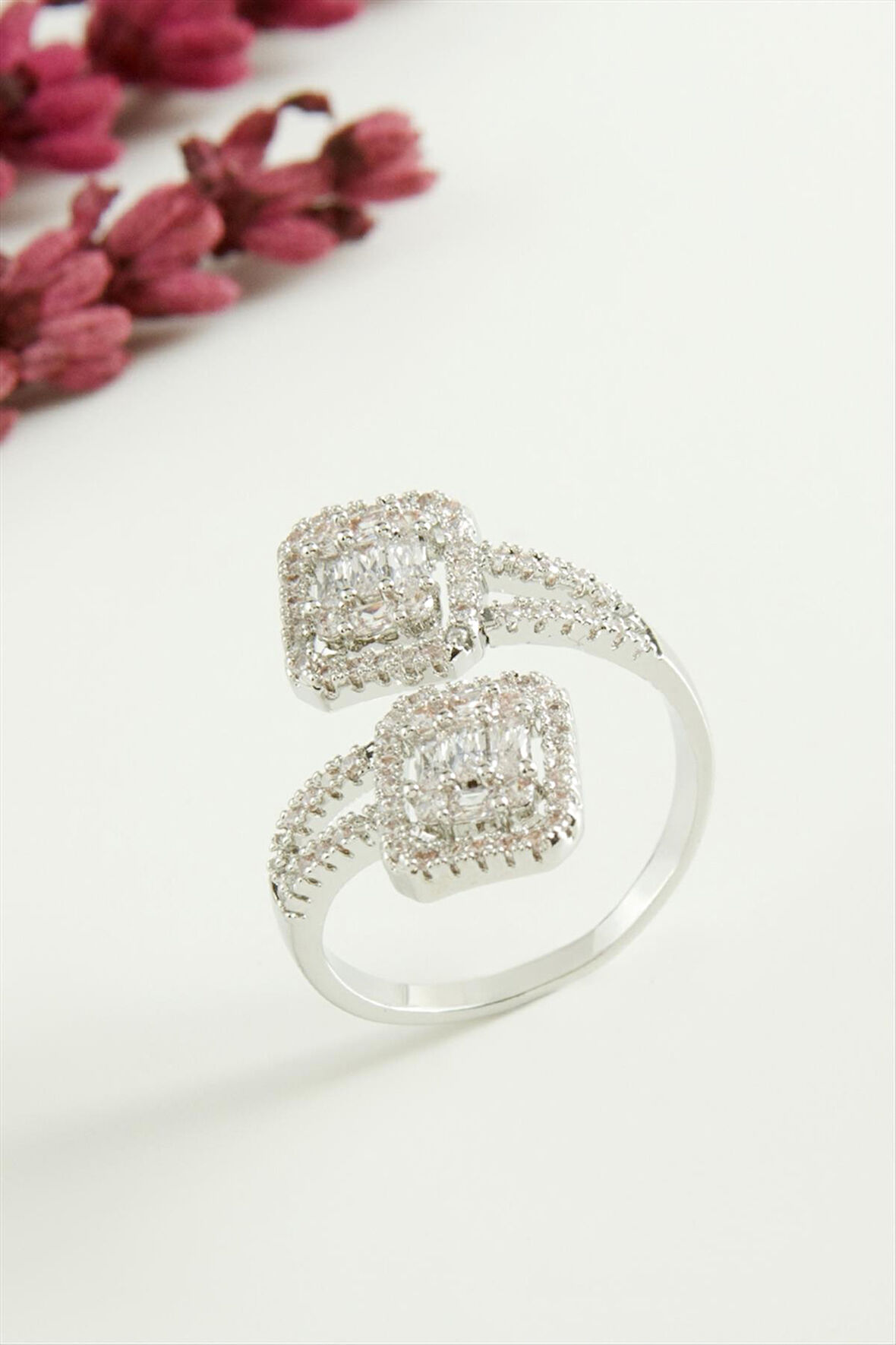 Xuping Baget Taşlı Lüks Çelik Yüzük