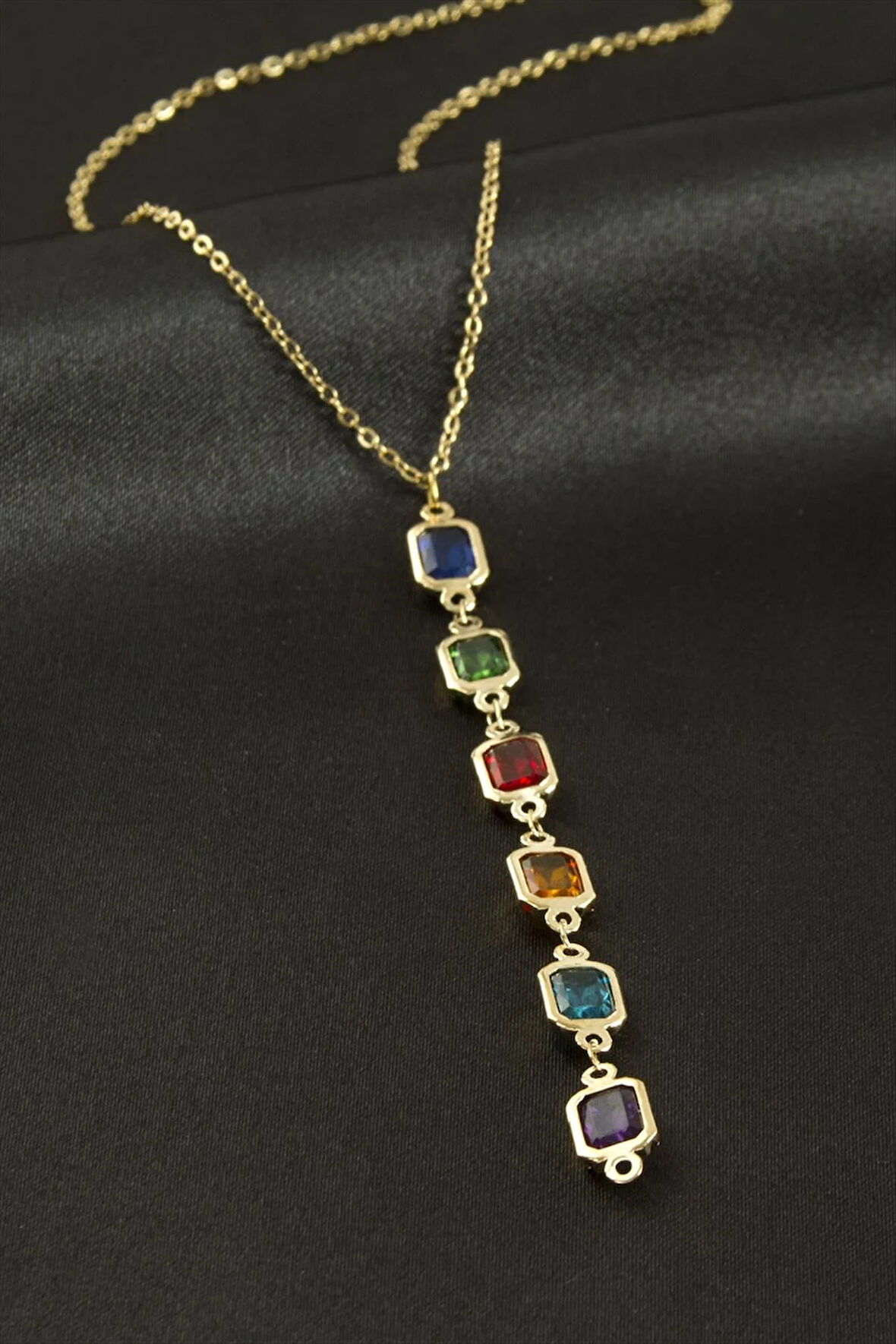 Dikdörtgen Kristal Taşlı Çelik Kolye