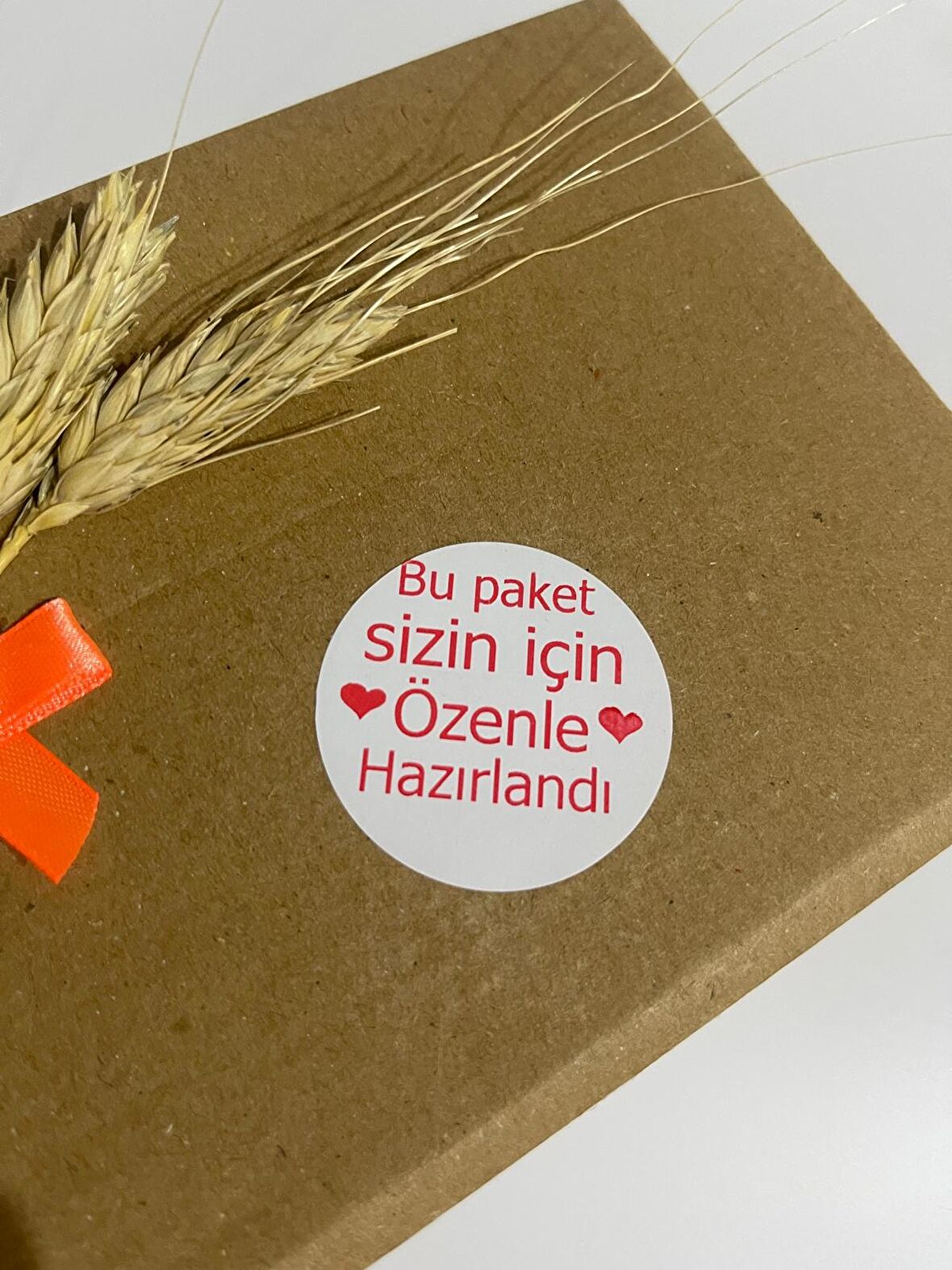 Bu Paket Sizin İçin Özenle Hazırlandı Kalpli Yuvarlak Yapışkanlı Etiket 5x5 cm 100 adet