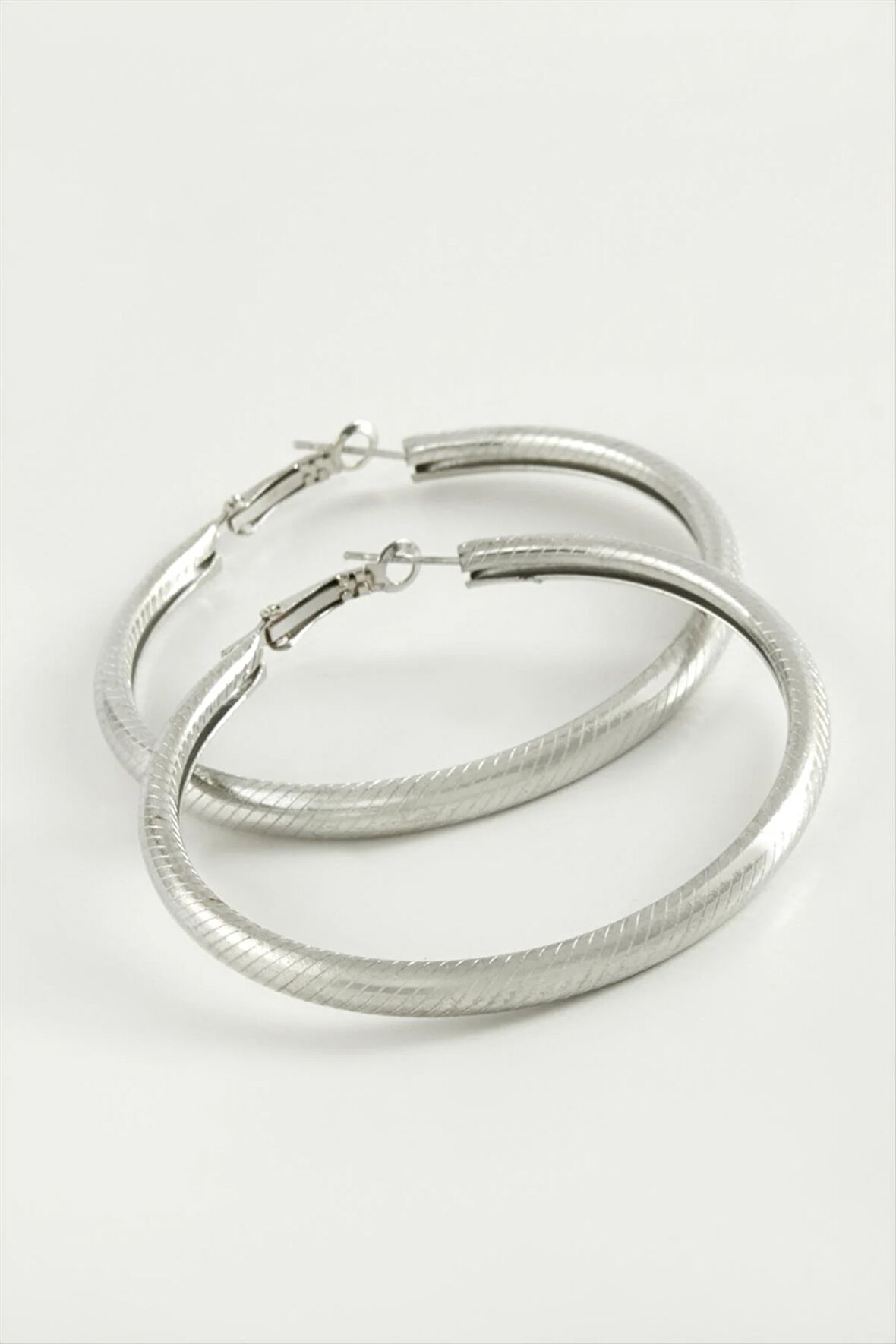 Noktalı Boru Halka Küpe 4,5 cm