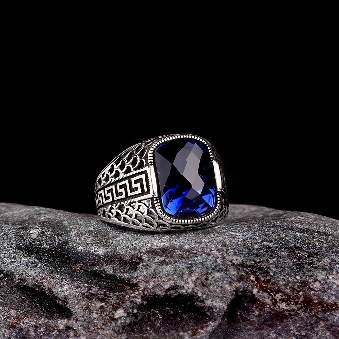 925 AYAR GÜMÜŞ ZİRKON TAŞLI DESEN MOTFLİ ERKEK YÜZÜK