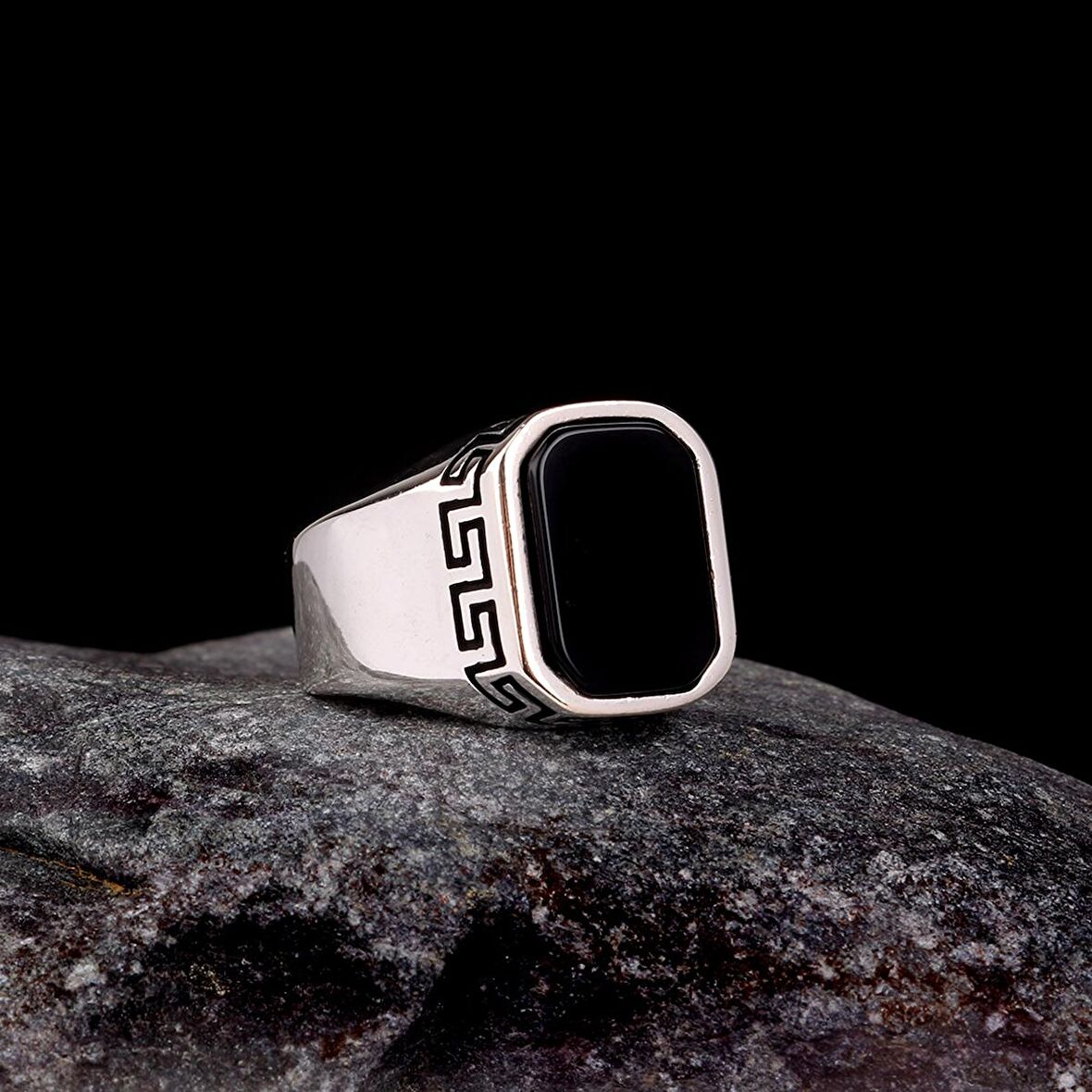 ONİX TAŞLI DESEN MOTİFLİ 925 AYAR GÜMÜŞ ERKEK YÜZÜK