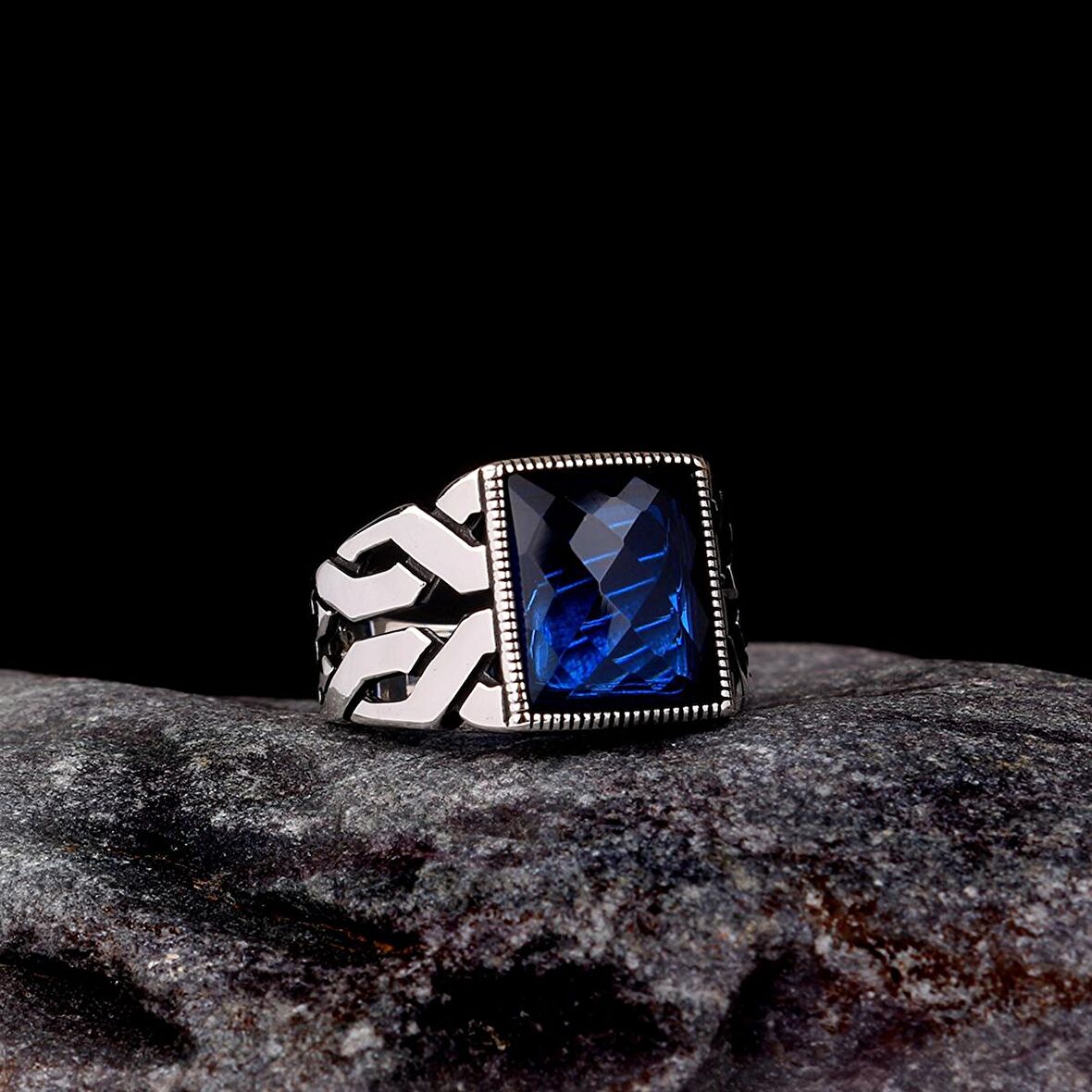 ZİRKON TAŞLI DESEN MOTİFLİ 925 AYAR GÜMÜŞ ERKEK YÜZÜK