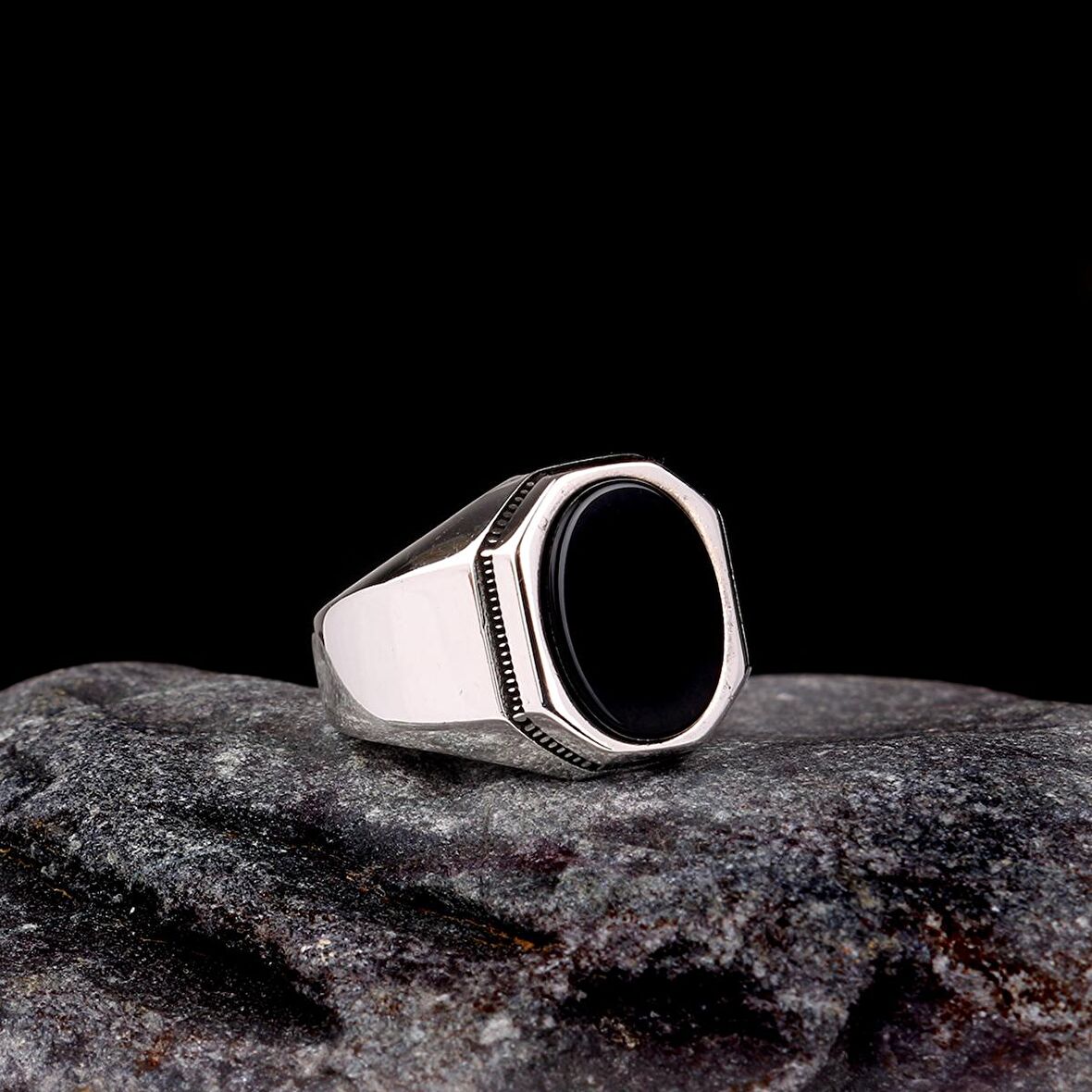 ONİX TAŞLI DÜZ PARLAK MODEL 925 AYAR GÜMÜŞ ERKEK YÜZÜK