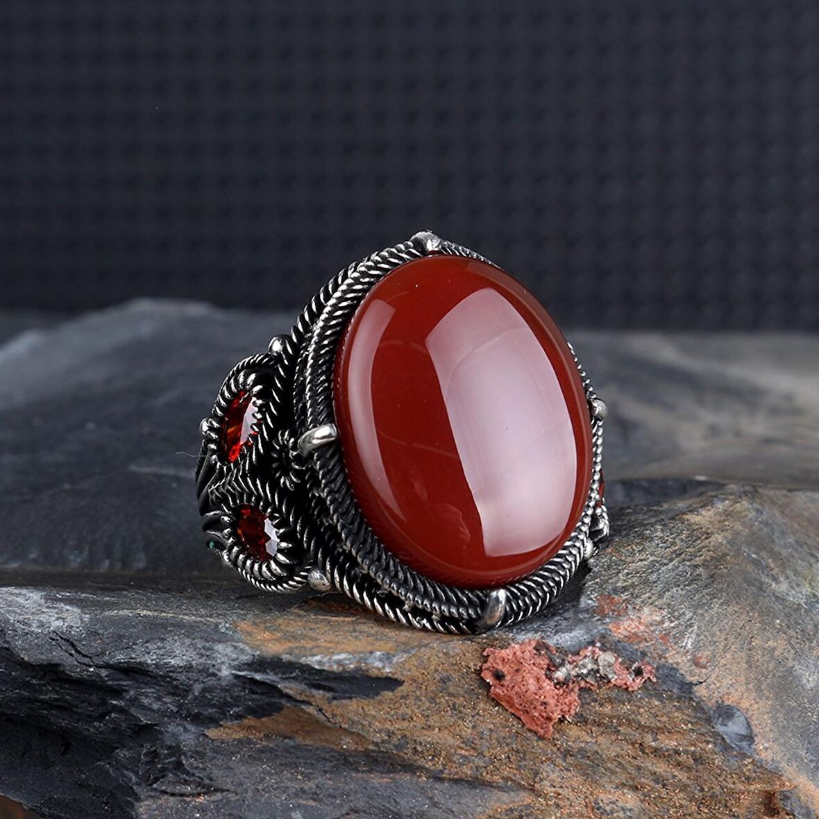 OVAL MODEL AKİK TAŞLI 925 AYAR GÜMÜŞ YÜZÜK