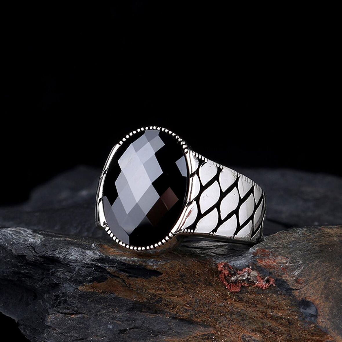 SİYAH RENK ZİRKON TAŞLI PETEK MODEL 925 AYAR GÜMÜŞ ERKEK YÜZÜK