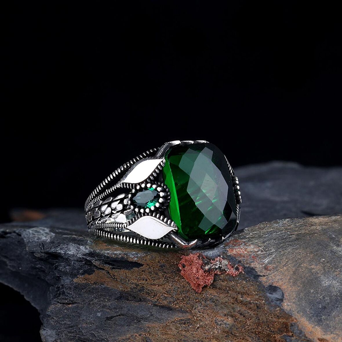 YEŞİL RENK ZİRKON TAŞLI DAMLA MODEL GÜMÜŞ YÜZÜK