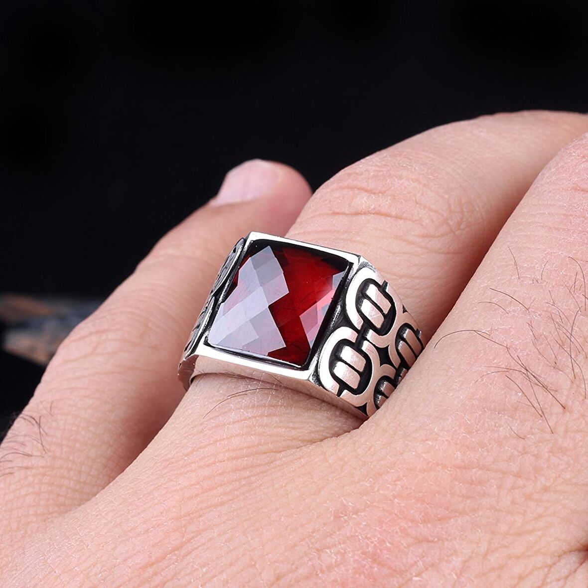 KIRMIZI RENK ZİRKON TAŞLI 925 AYAR GÜMÜŞ ERKEK YÜZÜK