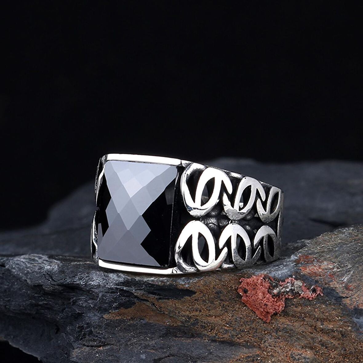 SİYAH RENK ZİRKON TAŞLI 925 AYAR GÜMÜŞ ERKEK YÜZÜK