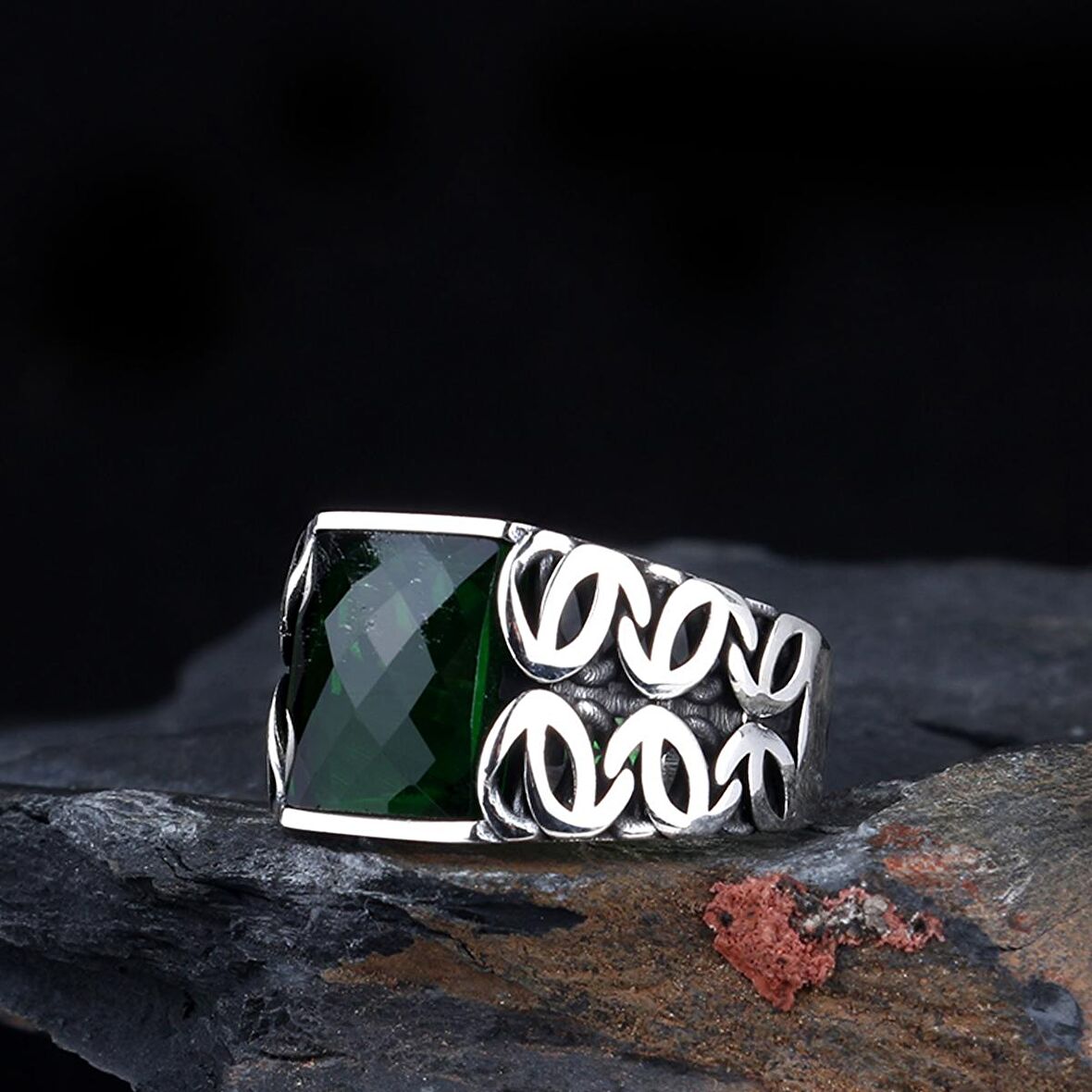 YEŞİL RENK ZİRKON TAŞLI 925 AYAR GÜMÜŞ ERKEK YÜZÜK