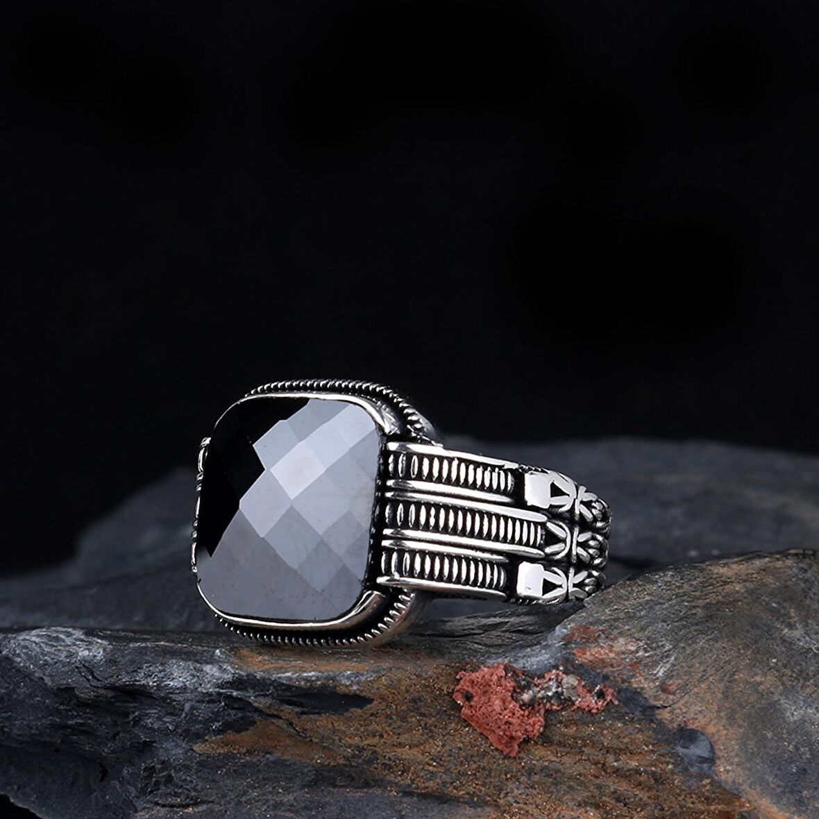 SİYAH RENK ZİRKON TAŞLI ERKEK GÜMÜŞ YÜZÜK