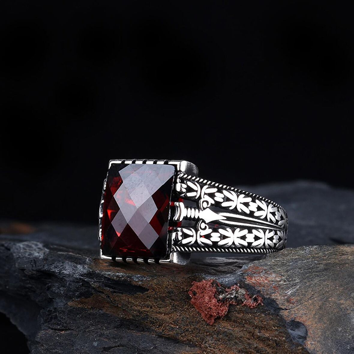 KIRMIZI ZİRKON TAŞLI KRAL ZİNCİR MODEL GÜMÜŞ YÜZÜK