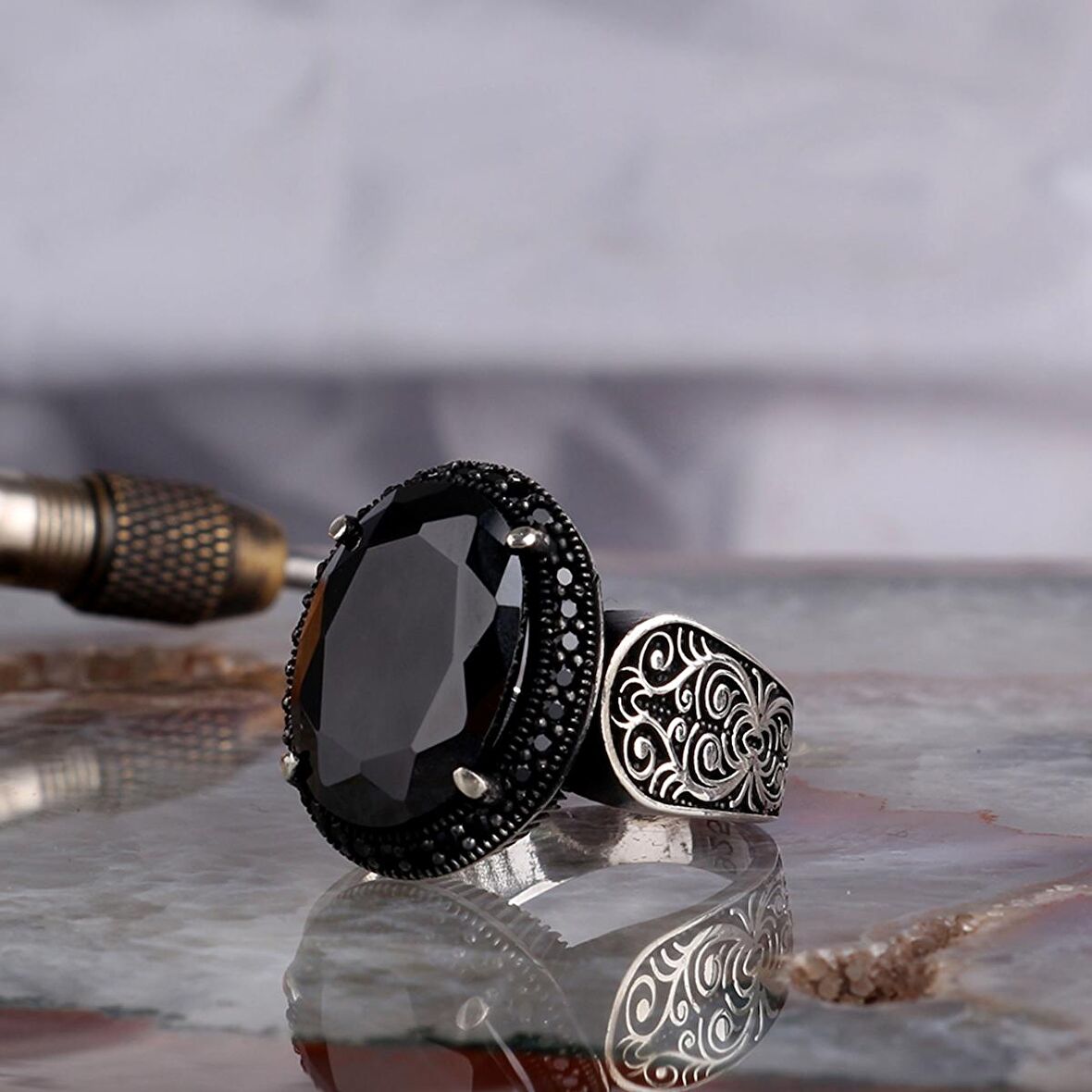 ZİRKON TAŞLI OVAL MODEL 925 AYAR GÜMÜŞ ERKEK YÜZÜK