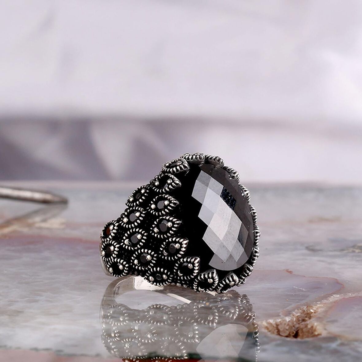 SİYAH RENK ZİRKON TAŞLI MODEL 925 AYAR GÜMÜŞ ERKEK YÜZÜK