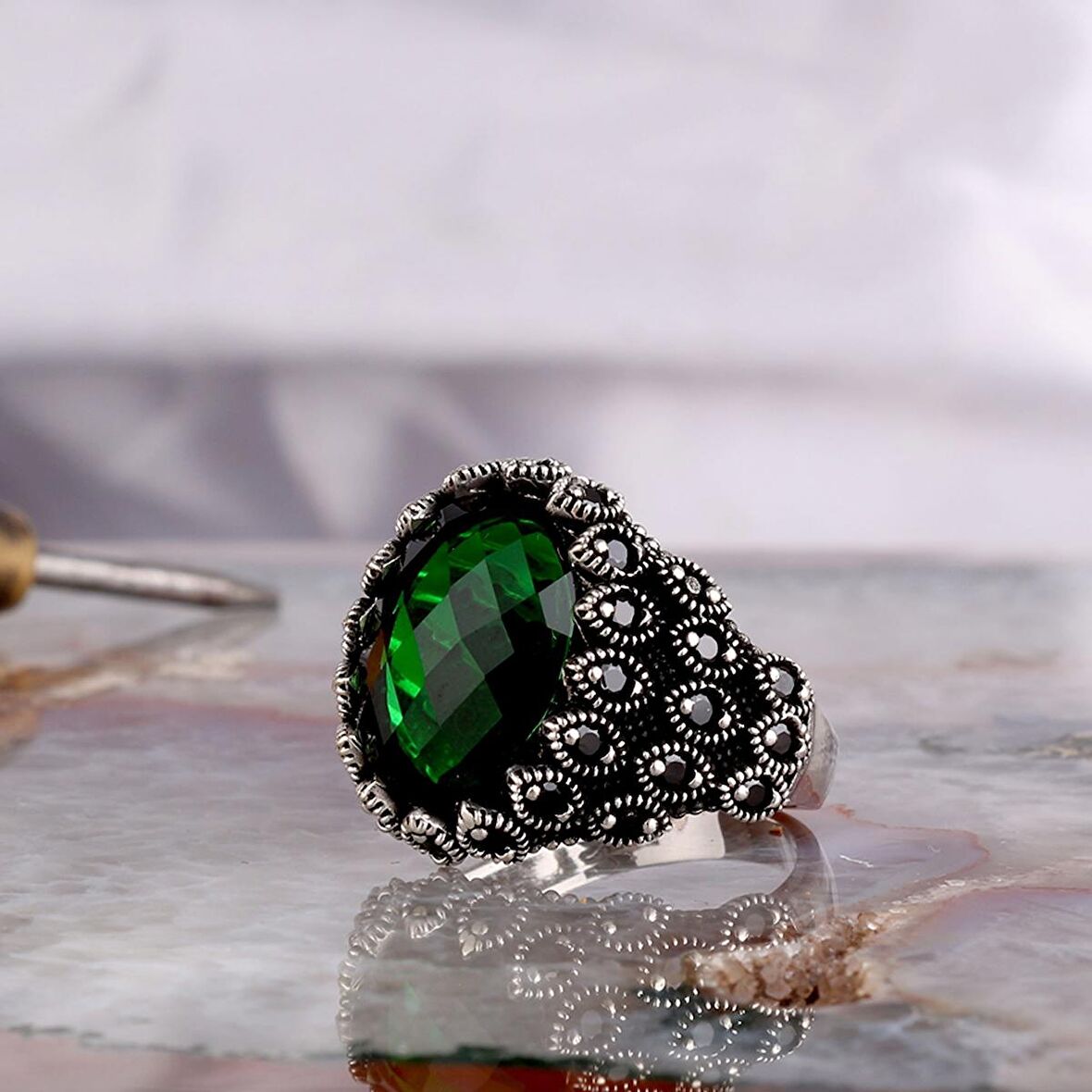 YEŞİL RENK ZİRKON TAŞLI MODEL 925 AYAR GÜMÜŞ ERKEK YÜZÜK