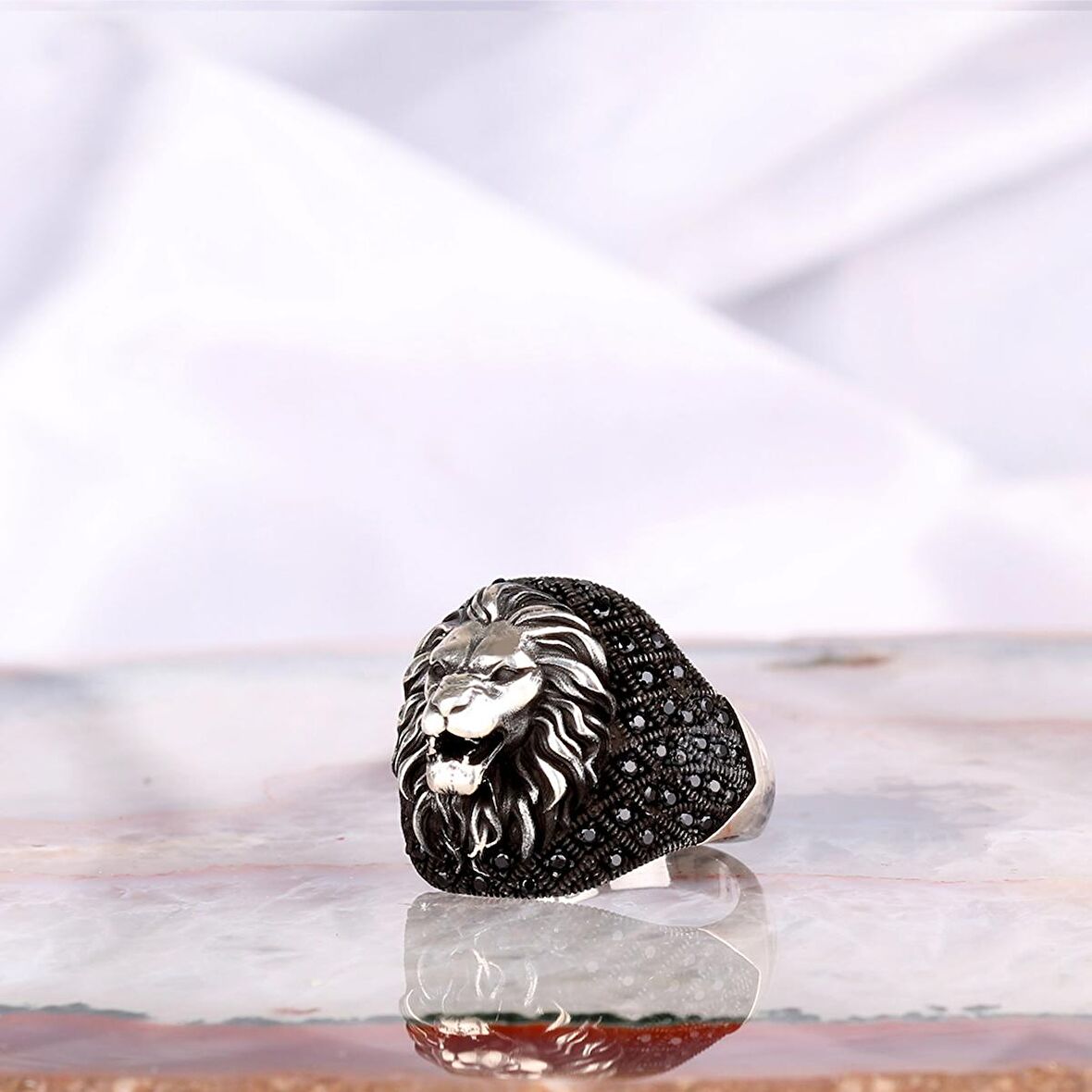 925 AYAR GÜMÜŞ MİKRO TAŞLI ASLAN MODEL ERKEK YÜZÜK