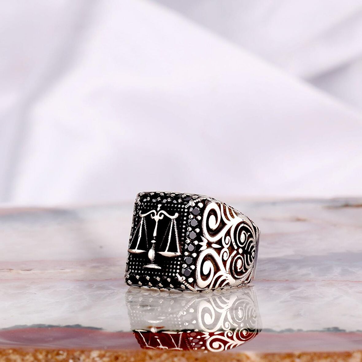 925 AYAR GÜMÜŞ MİKRO TAŞLI ADALET MODEL YÜZÜK