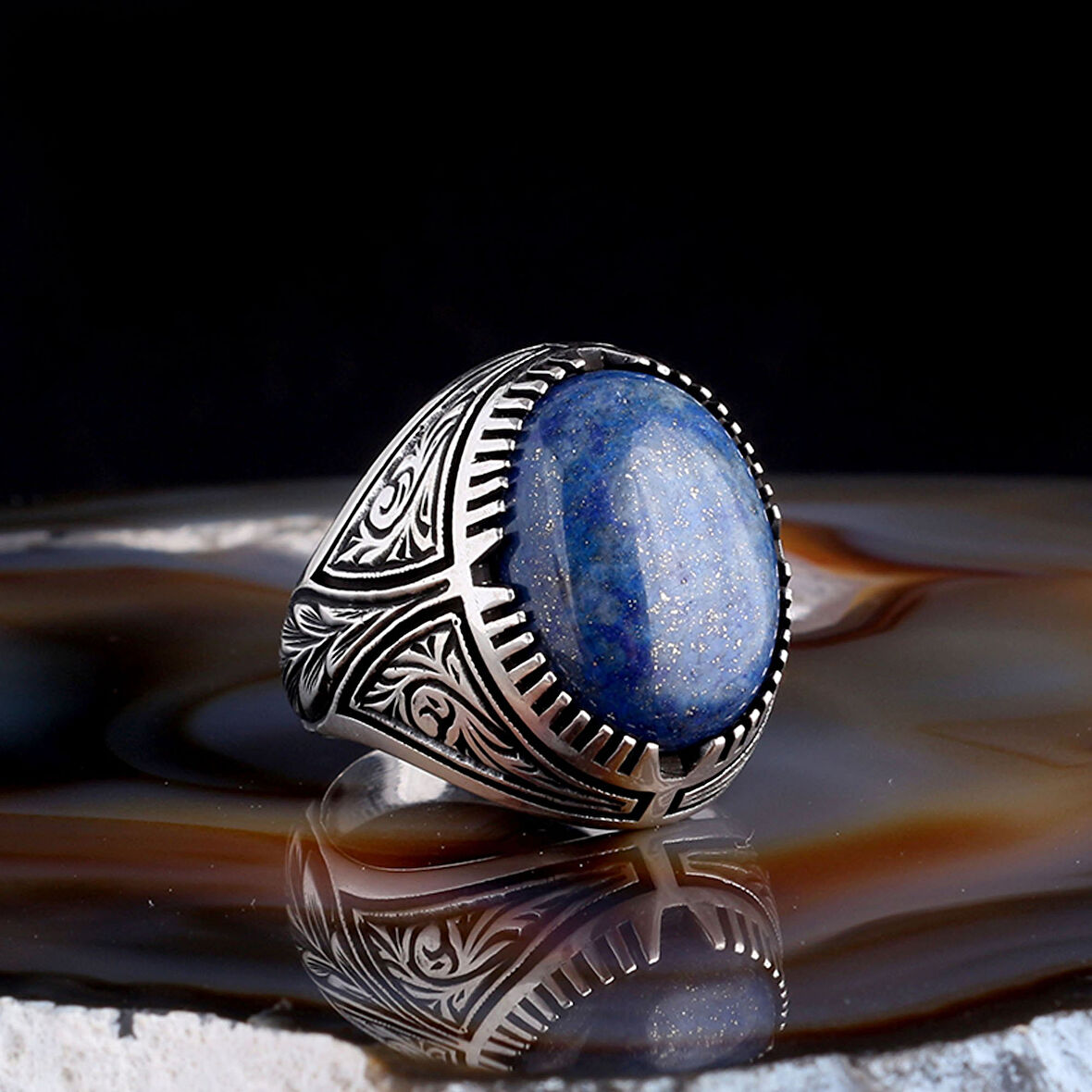LAPİS TAŞLI KALEM İŞLEME DESENLİ 925 AYAR GÜMÜŞ ERKEK YÜZÜK