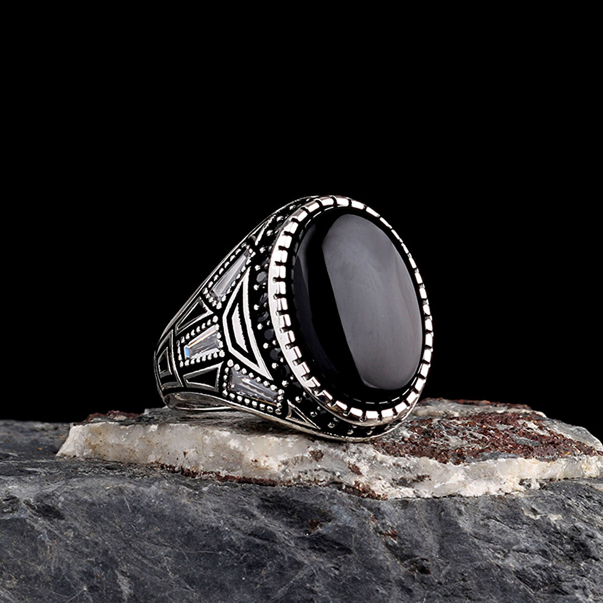 925 Ayar Gümüş Onix Taşlı Oval Model Erkek Yüzük