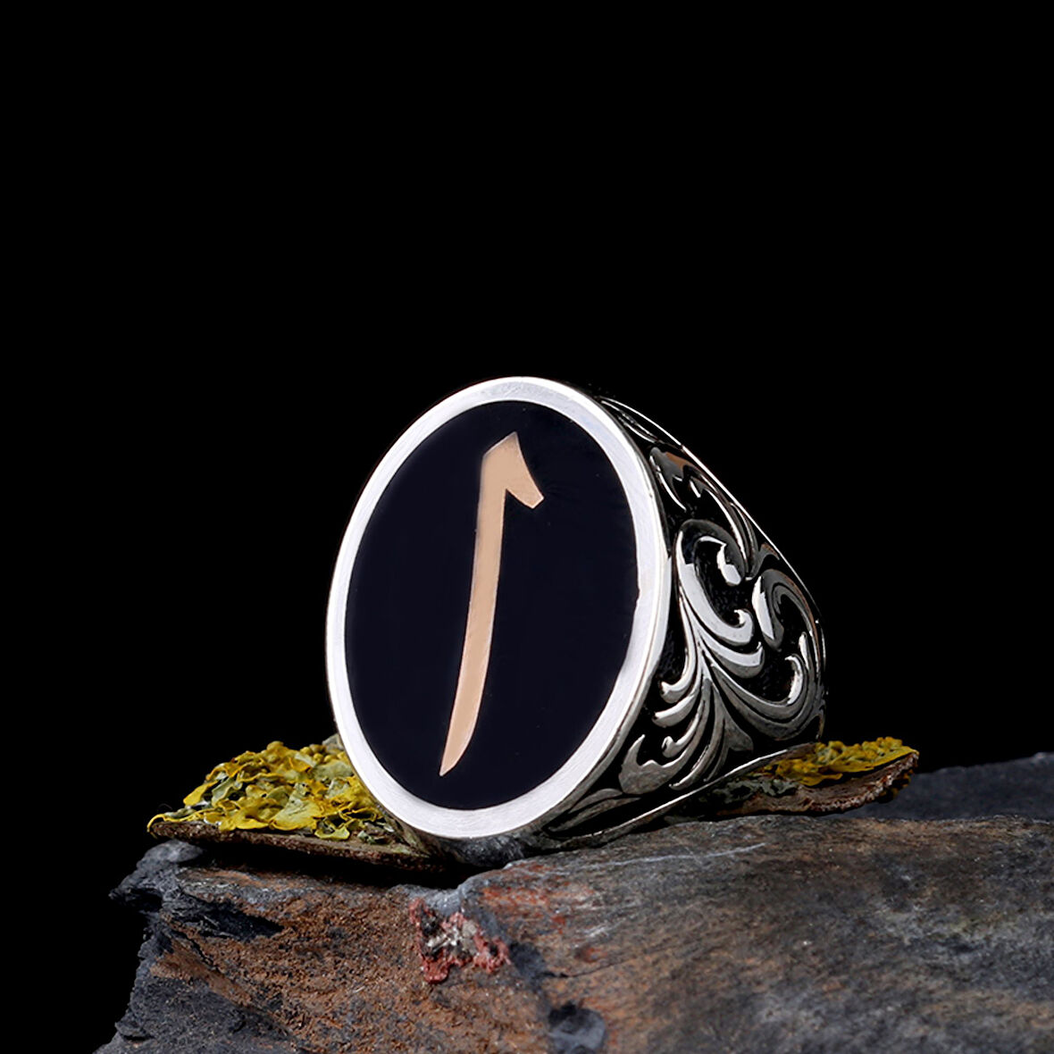 925 Ayar Gümüş Siyah Mine Üzerine Elif Yazılı Erkek Yüzük