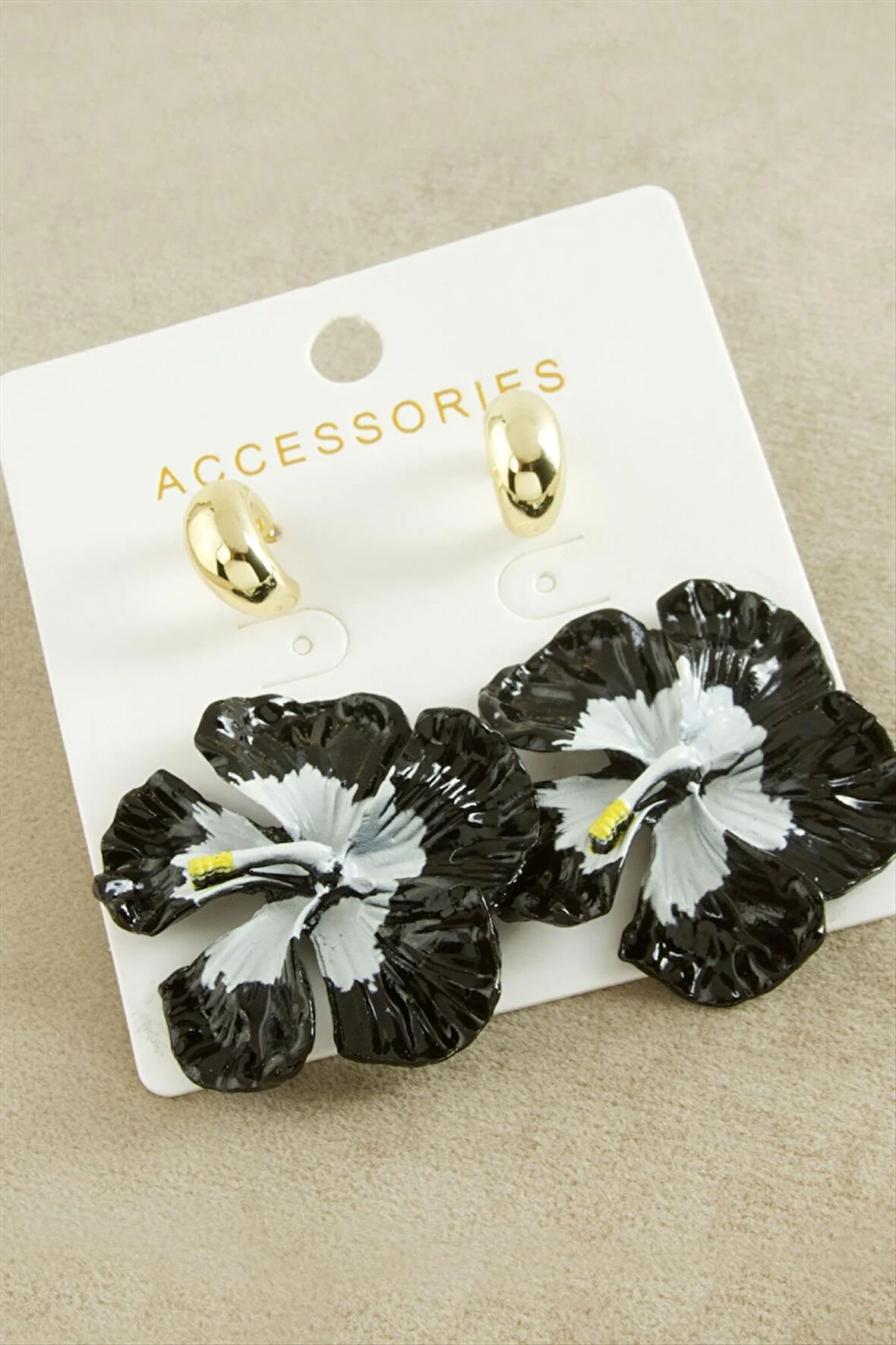 4 Adet Çiçek Zr Model Küpe