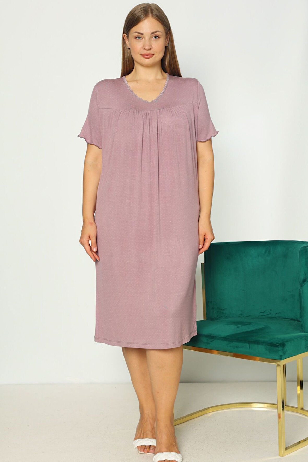 Pembe Dantelli Likralı Kısa Kollu Büyük Beden Gecelik