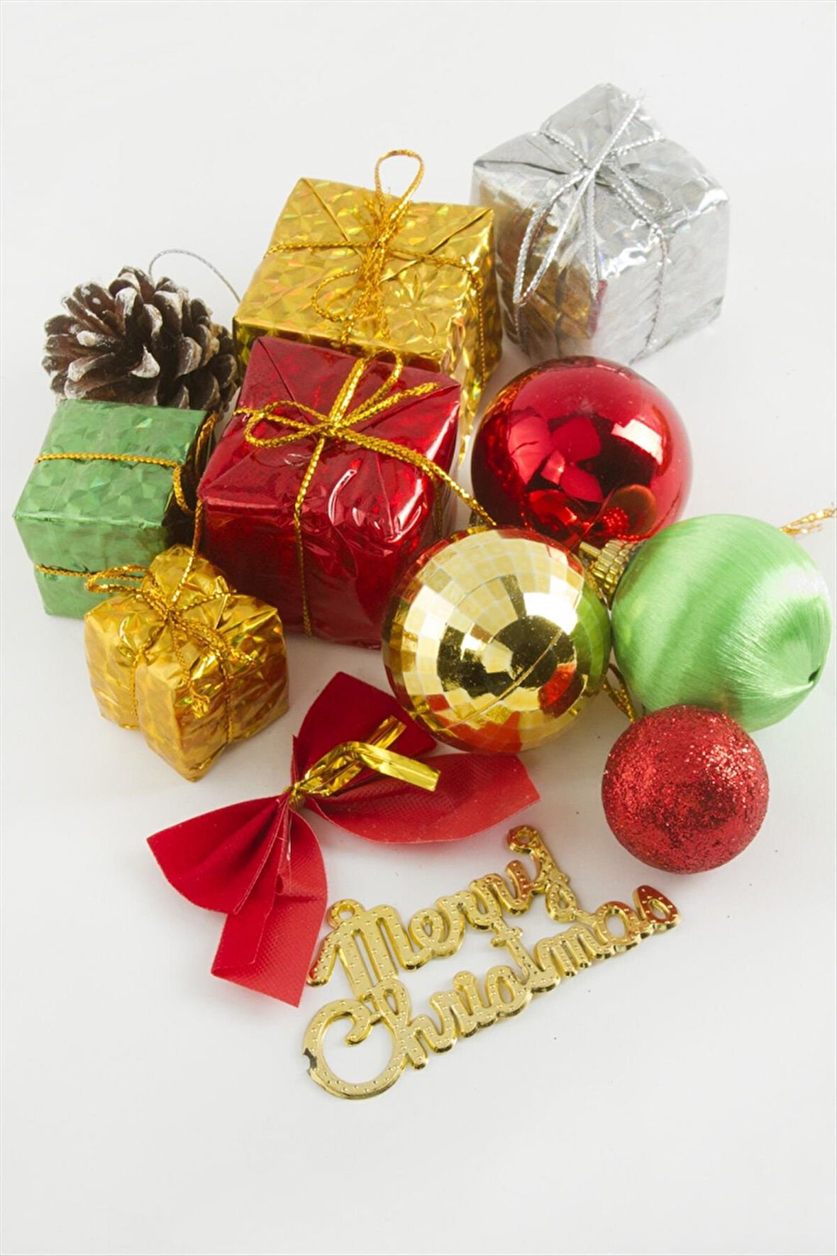 13 Adet Karışık Yılbaşı Ağaç Süsü