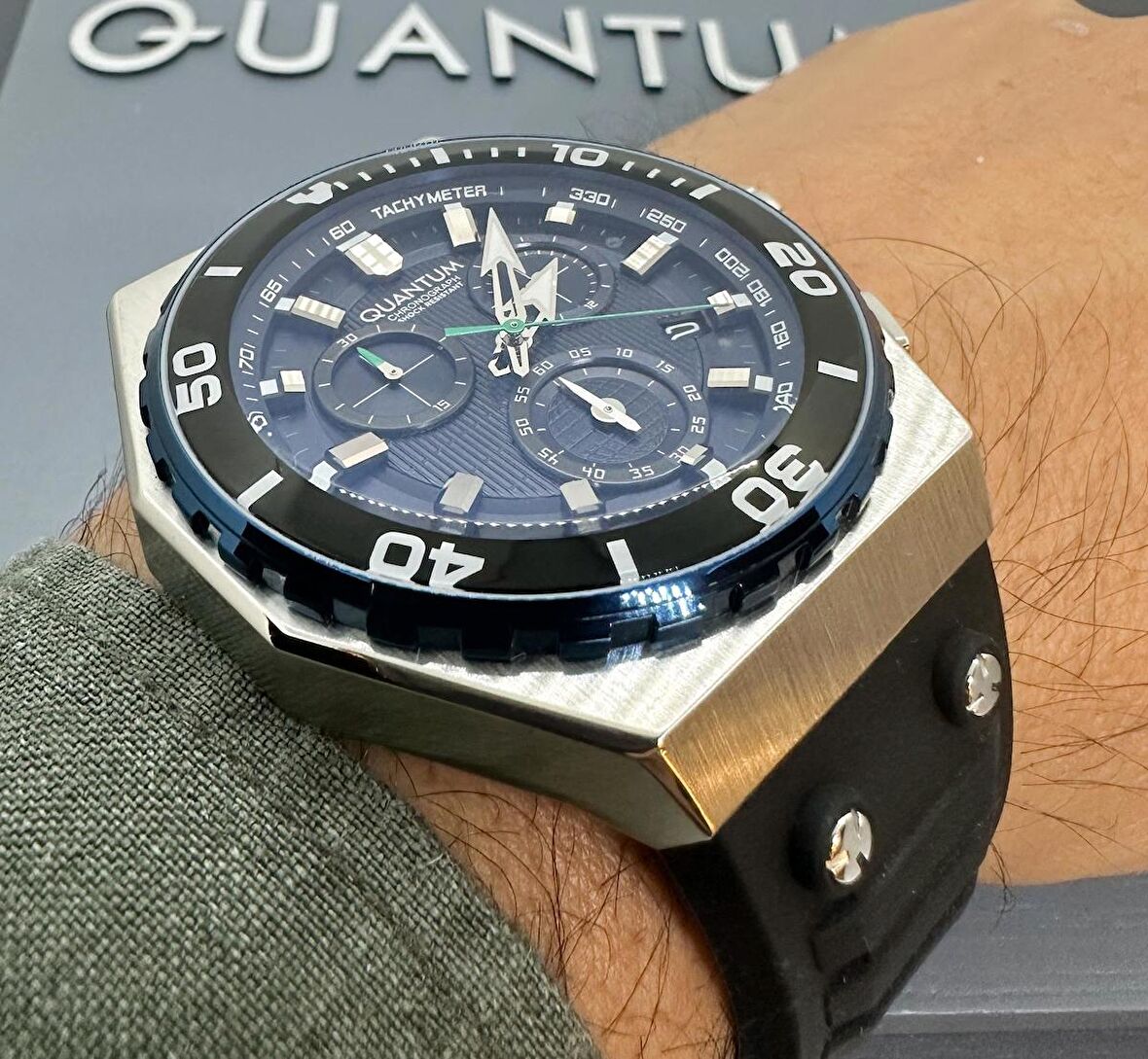 QUANTUM ÇELİK KASA LACİVERT SLİKON VE KADRANLI CHRONOGRAPH ÖZELLİKLİ ERKEK KOL SAATİ