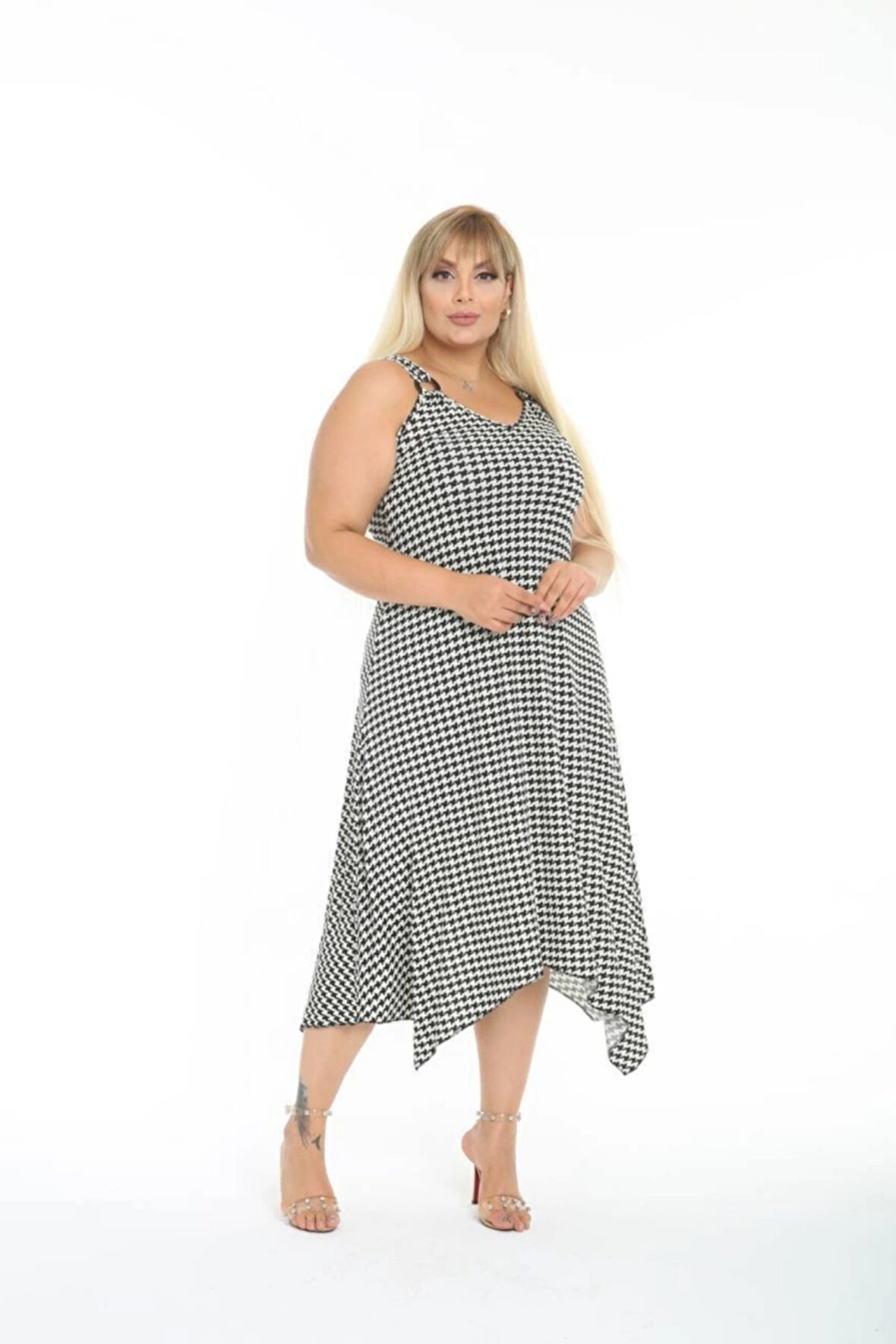 Kadın Büyük Beden Tokalı Askılı Kazayağı Desenli Elbise