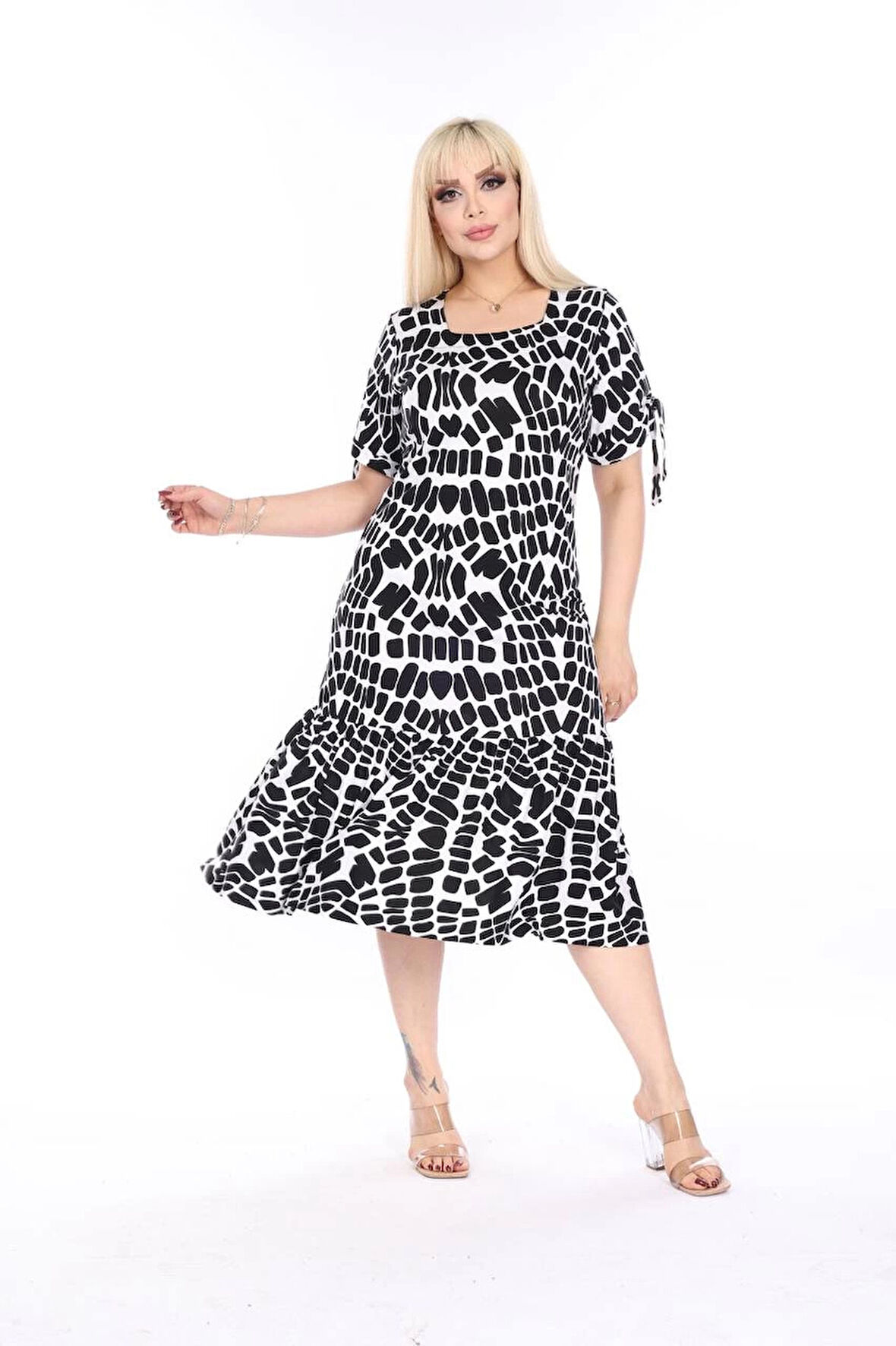 Kadın Büyük Beden Kare Yaka Viskon Kumaş Esnek Kısa Kollu Detaylı Midi Elbise