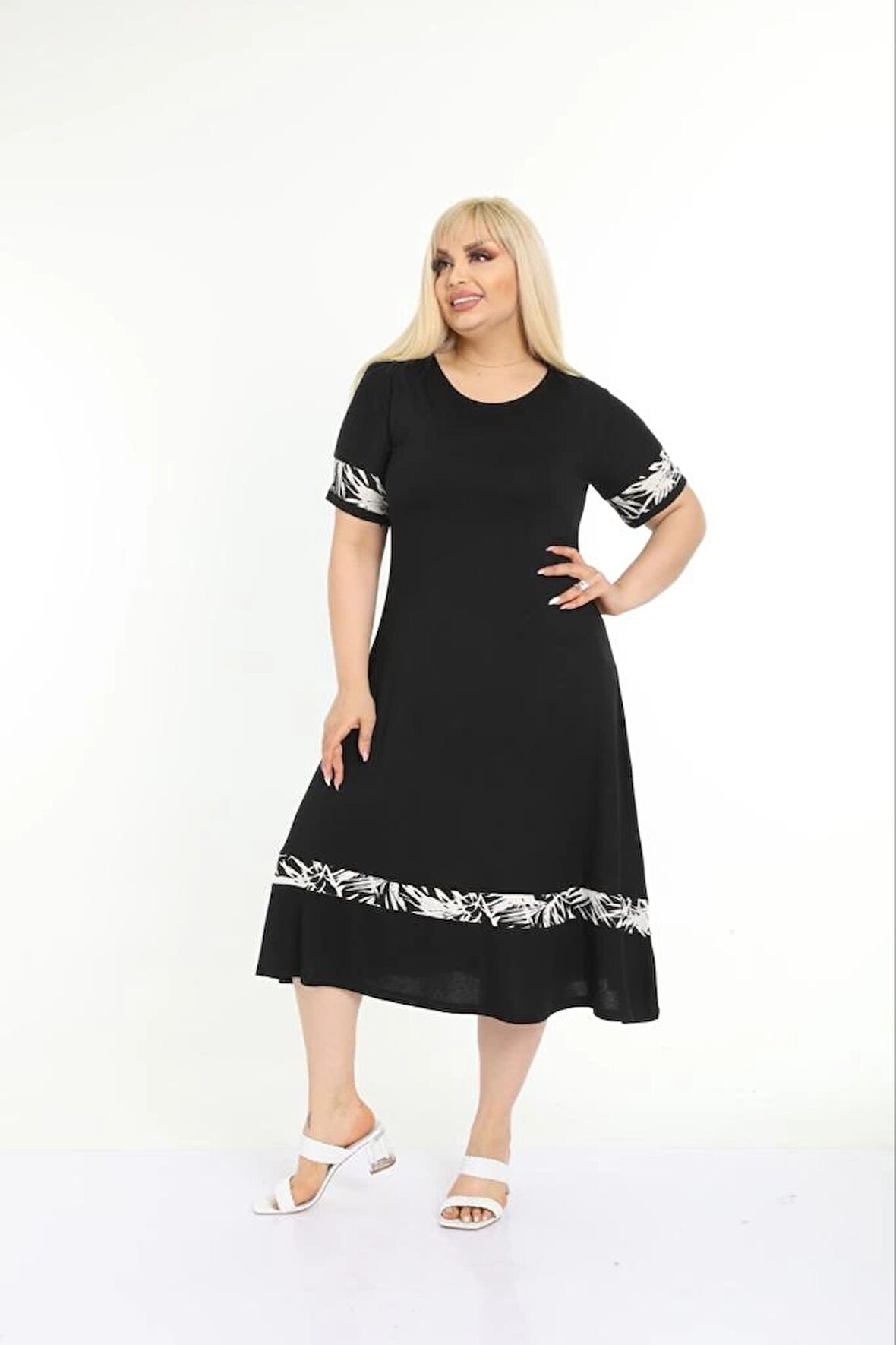 Kadın Siyah Kol ve Etek Ucu Desenli Büyük Beden Elbise