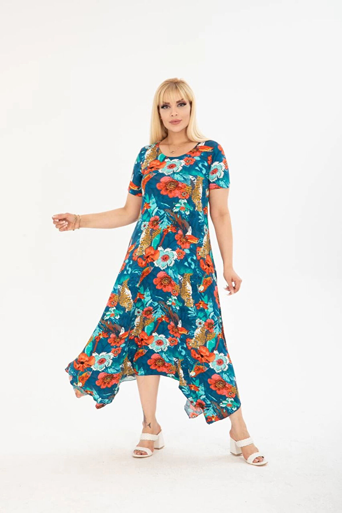 Kadın Büyük Beden Asimetrik Desenli Kısa Kollu Elbise