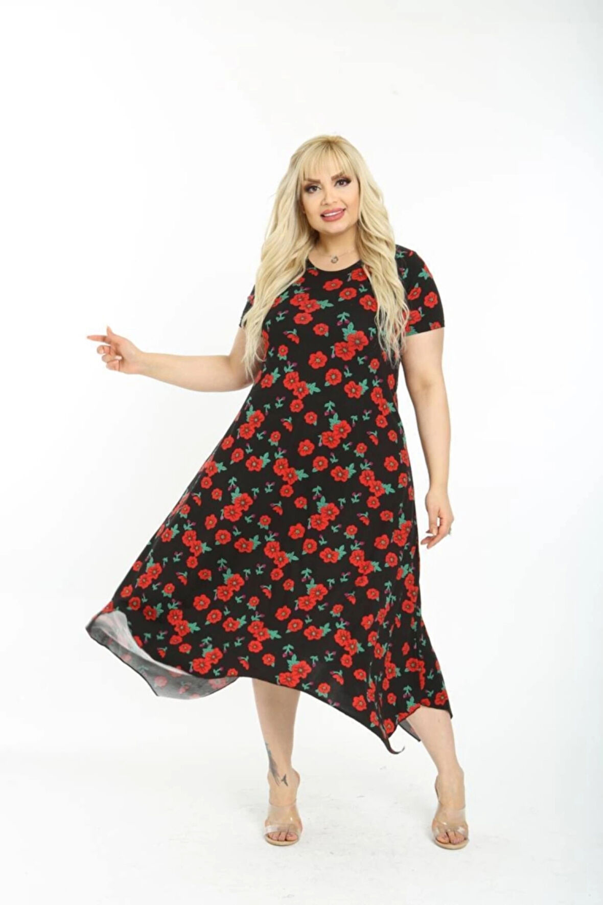 Kadın Büyük Beden Siyah Desenli Kısa Kollu Elbise