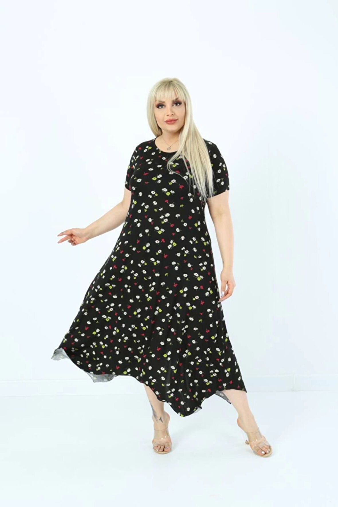 Kadın Büyük Beden Siyah Desenli Kısa Kollu Elbise