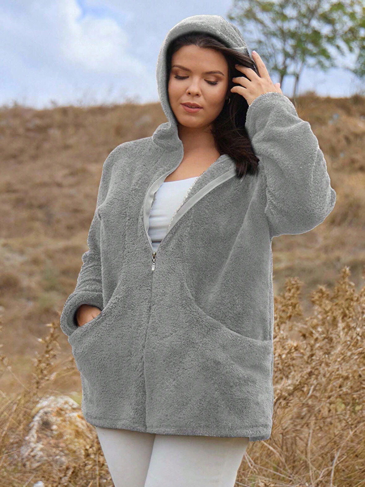 Kadın Büyük Beden Uzun Kollu Cepli Kapüşonlu Fermuarlı Peluş Hırka Ceket