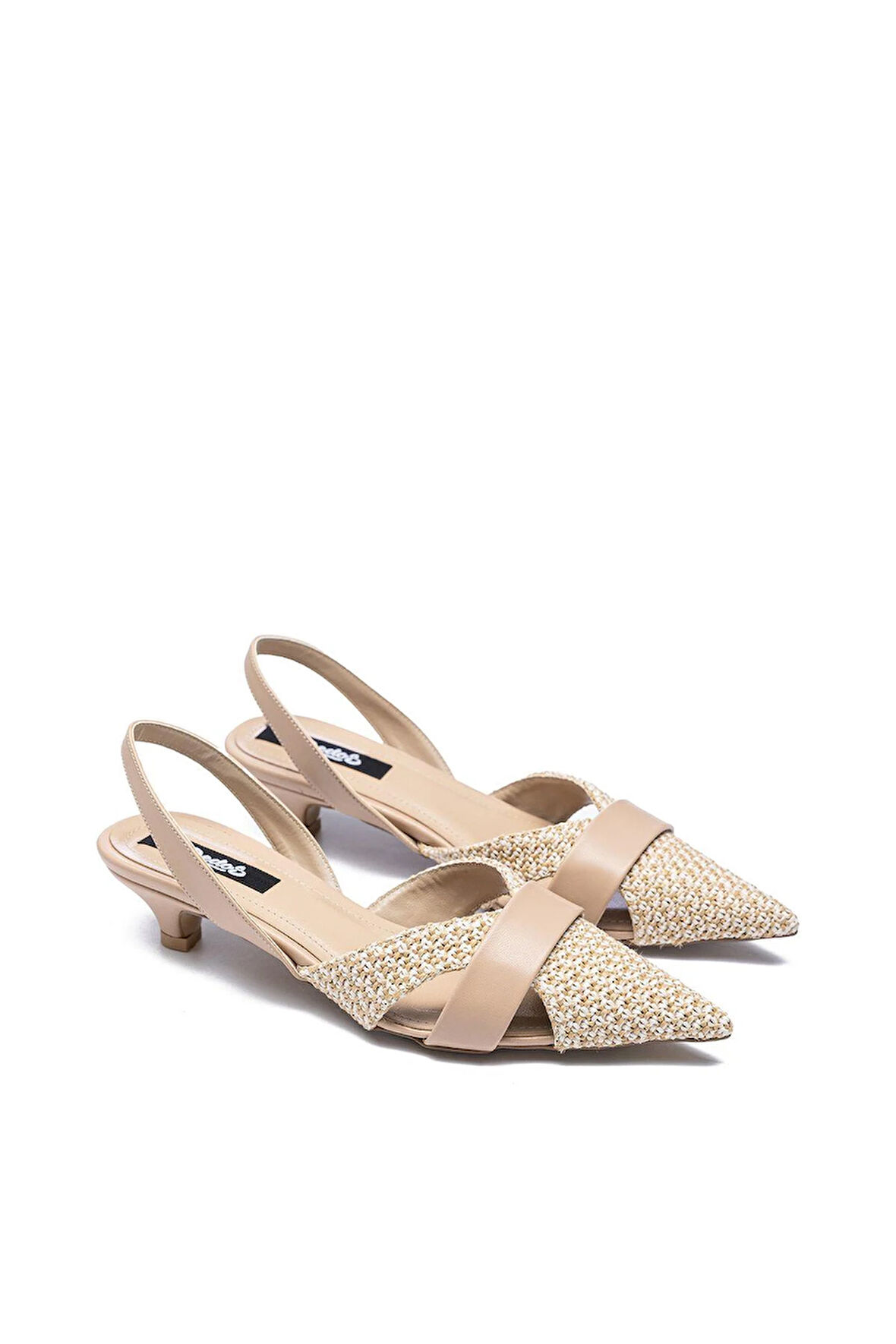 120 Kadın Hasır Örgülü Arkası Açık Sivri Burun Topuklu Ayakkabı