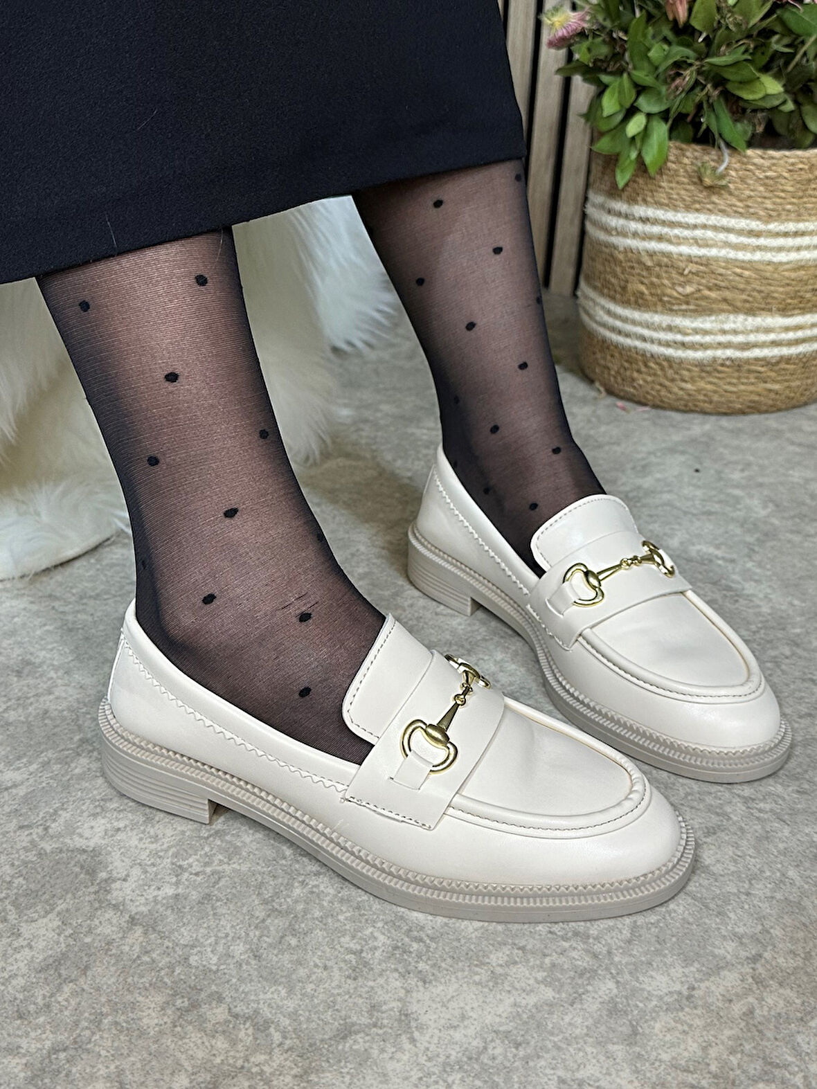 Günlük Kadın Siyah Loafer Klasik Desenli Taban Tokalı Oval Burunlu Makosen Ayakkabı 120