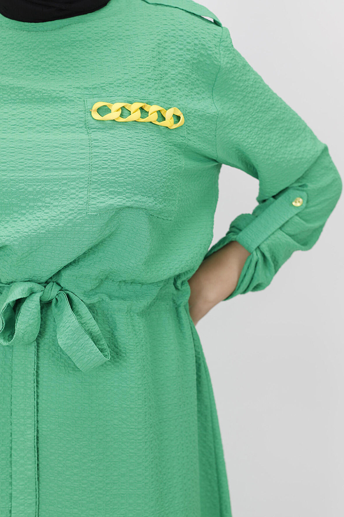 Cep Zincir Detaylı Bürümcük Kumaş Elbise