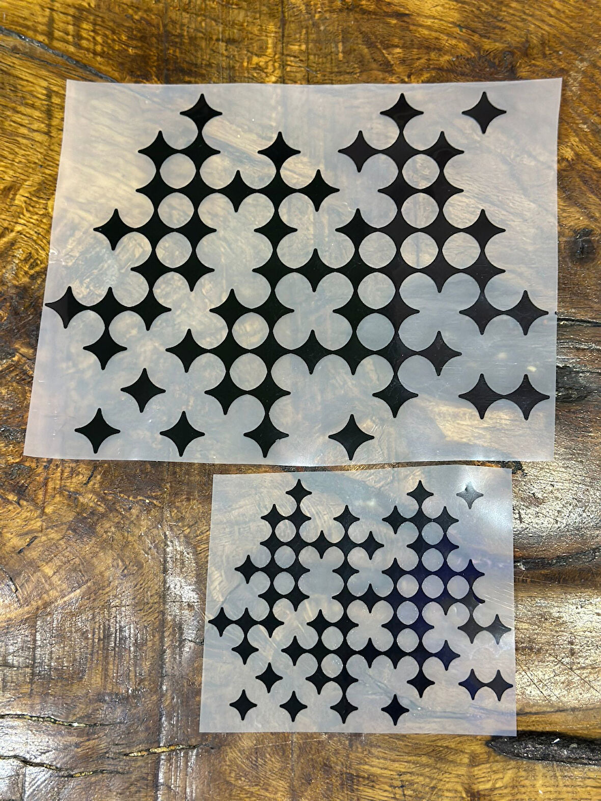 ÜTÜ İLE YAPIŞAN 2 Lİ SİYAH DESENLİ TRANSFER BASKI ARMA 20X20 CM