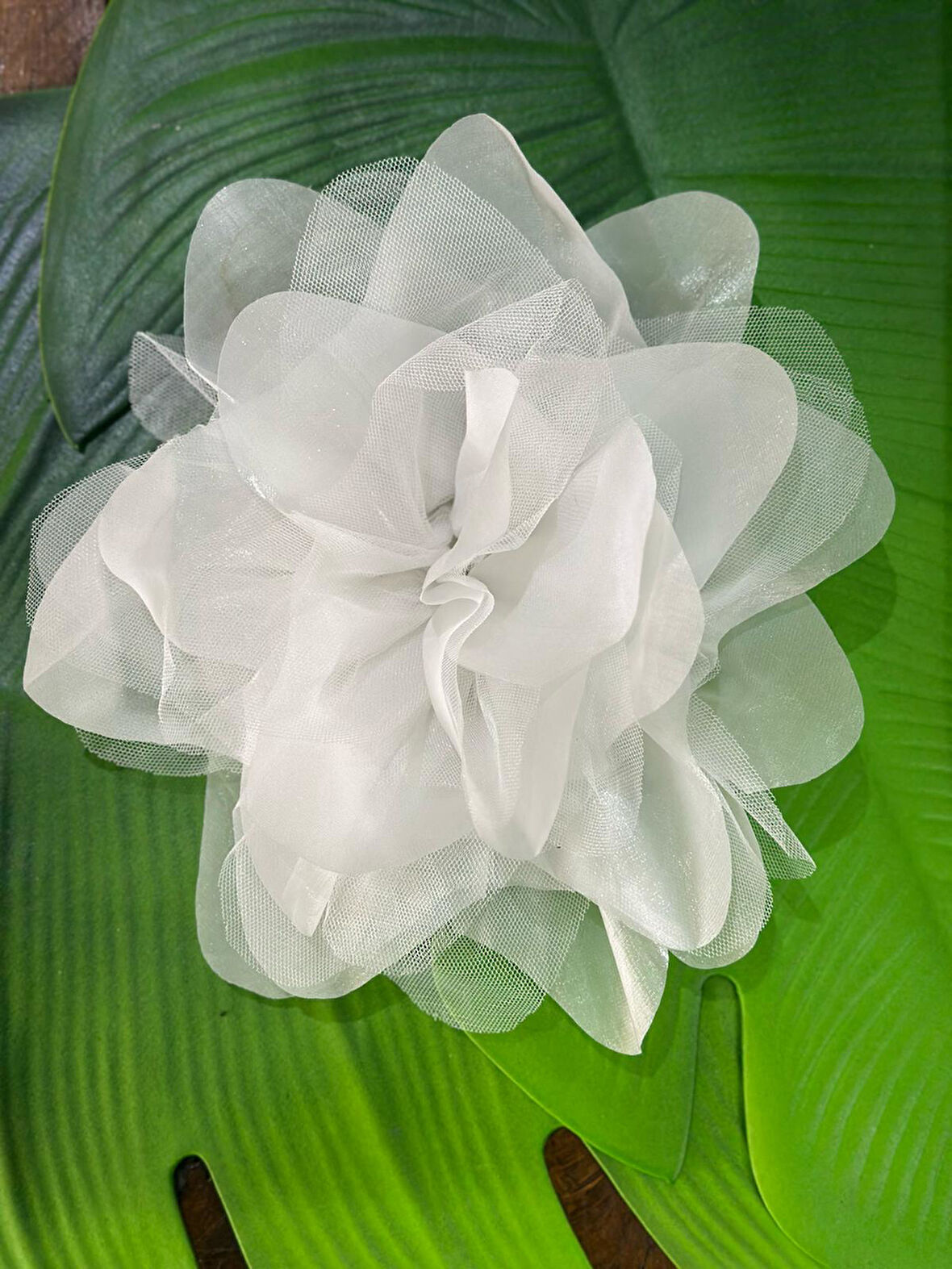 BEYAZ KABARTMA TÜL ÇİÇEK DİKİŞ GİYİM AKSESUARI 26 X 26 CM