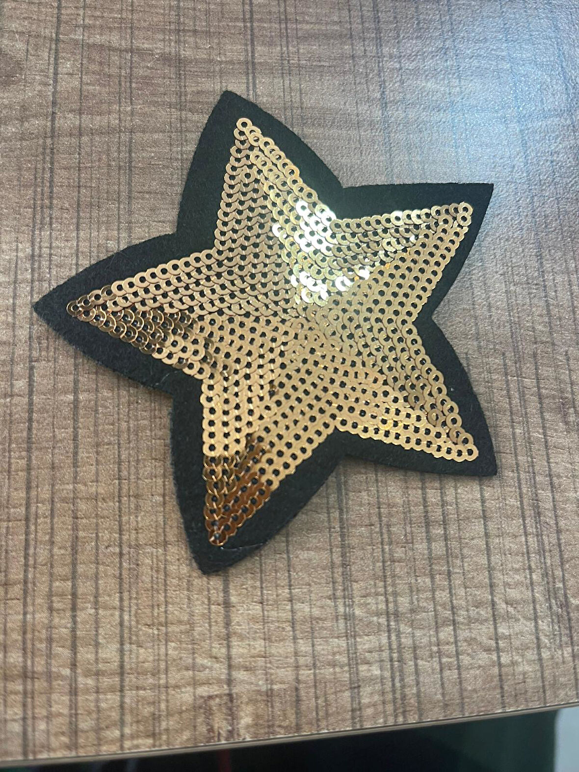 8X8 CM ÜTÜ İLE YAPIŞAN PUL PAYETLİ ALTIN SARISI YILDIZ APLİKE ARMA YAMA AKSESUAR