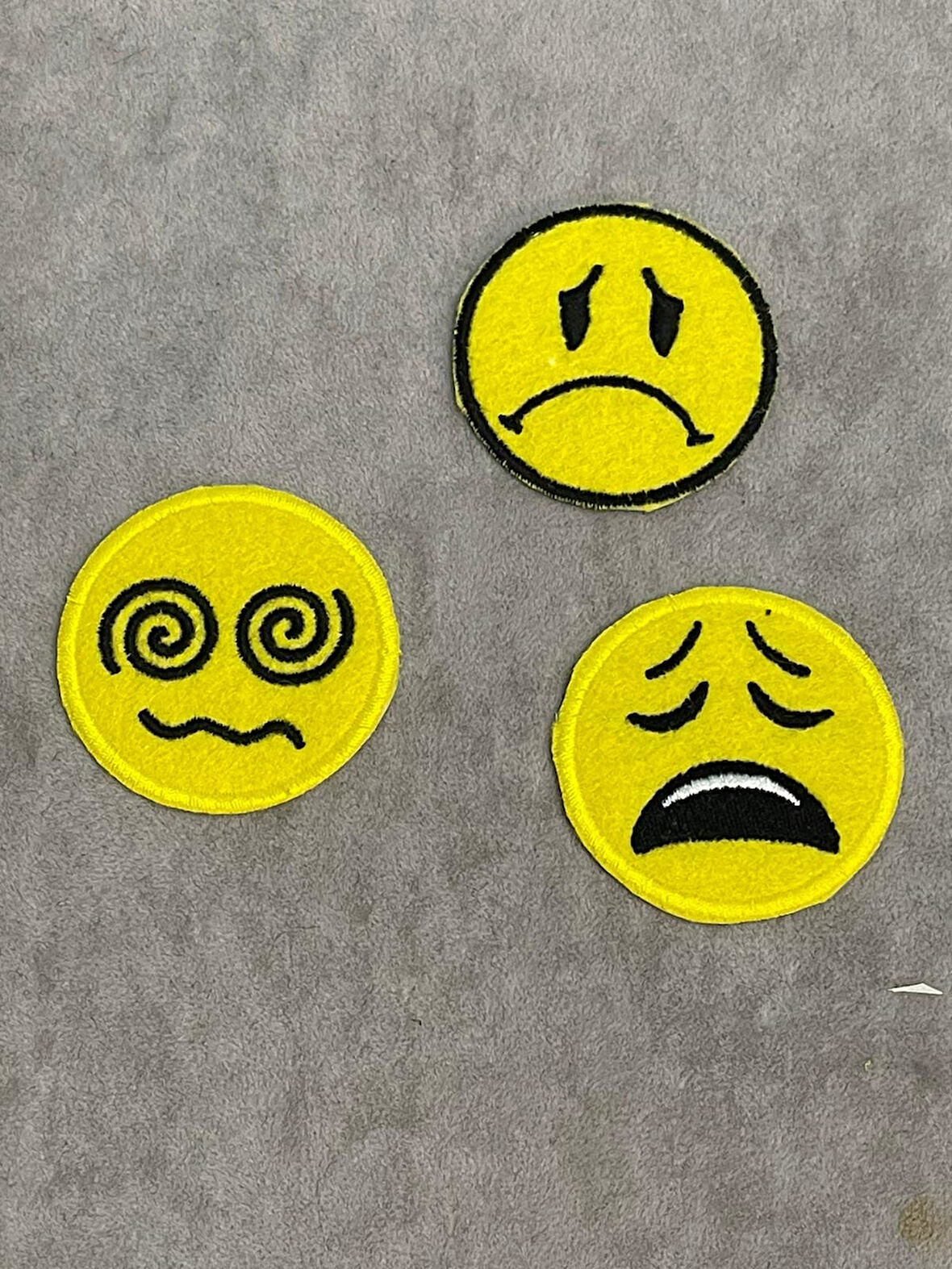 5CM ÇAPLI FARKLI SURATLI 3'LÜ SMİLE ÜTÜ İLE YAPIŞAN APLİK ARMA YAMA